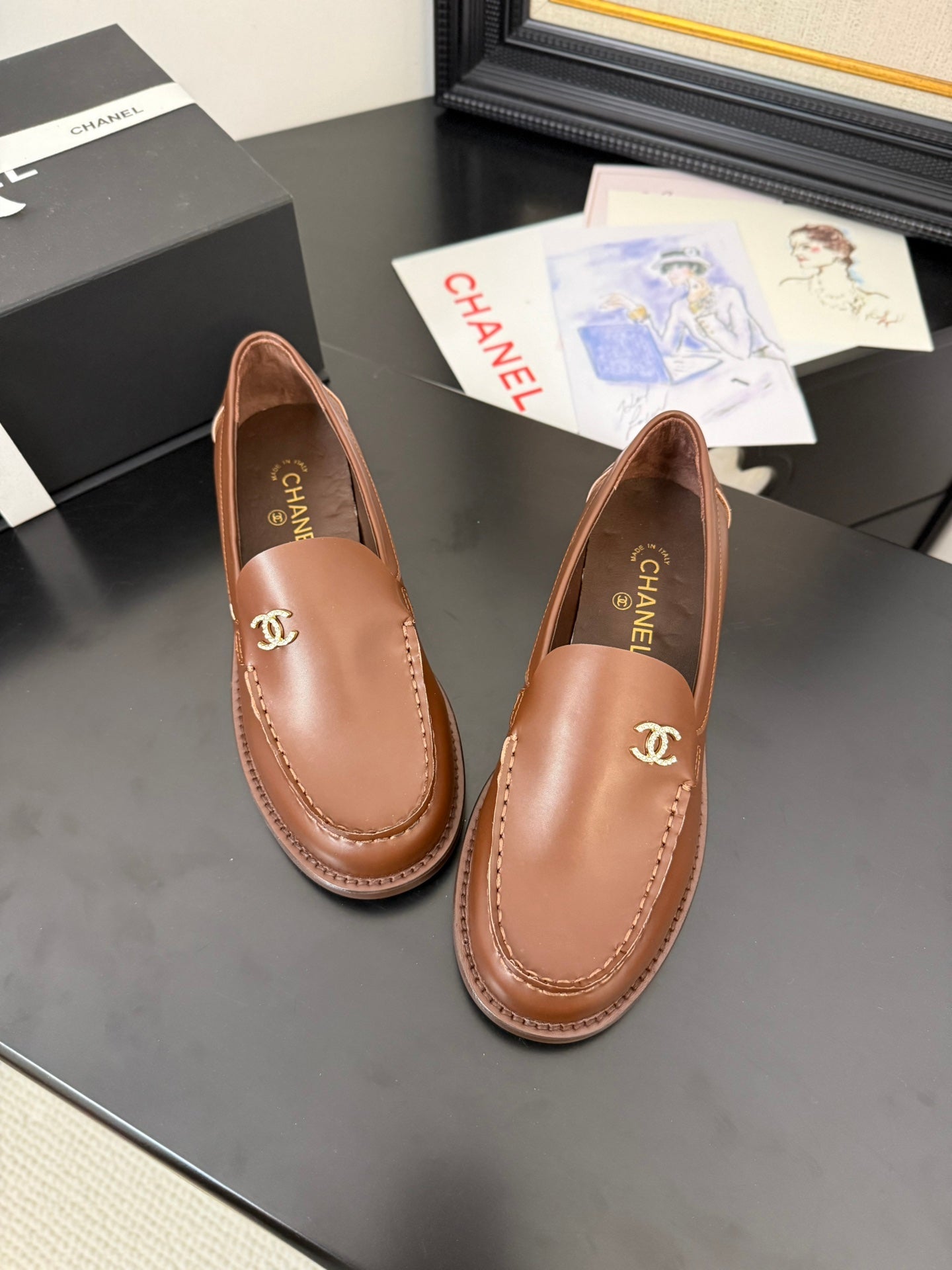 CC 25C Moccasins Brown Patent Leather - 35