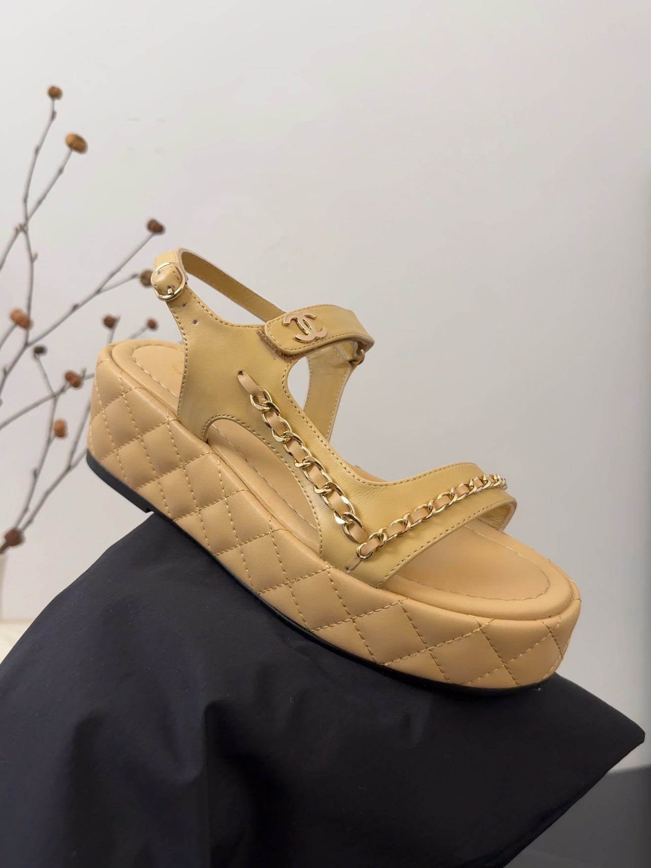 THICK-SOLED SANDALS 55 MM IN SAND YELLOW CALFSKIN - 34