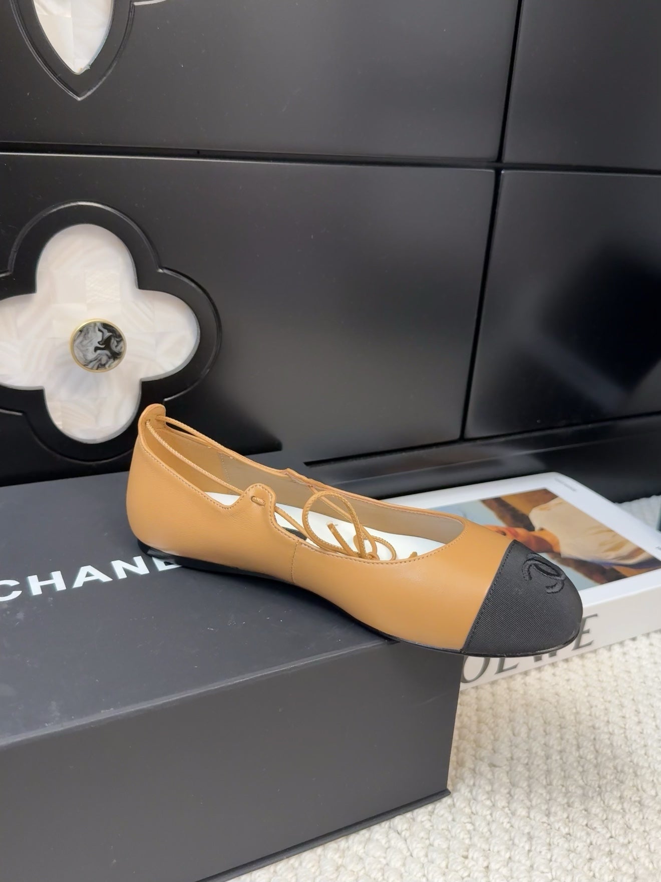 FLAT MARY JANE PUMPS IN DIJON YELLOW LAMBSKIN MIX BLACK FABRIC - 34