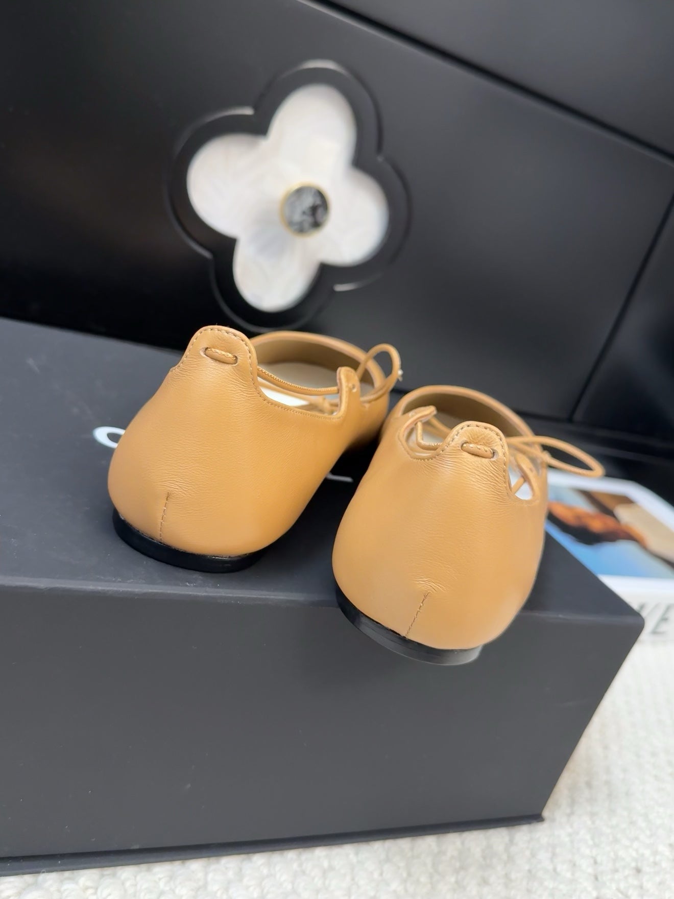 FLAT MARY JANE PUMPS IN DIJON YELLOW LAMBSKIN MIX BLACK FABRIC - 34