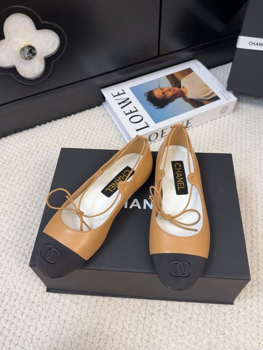 FLAT MARY JANE PUMPS IN DIJON YELLOW LAMBSKIN MIX BLACK FABRIC - 34