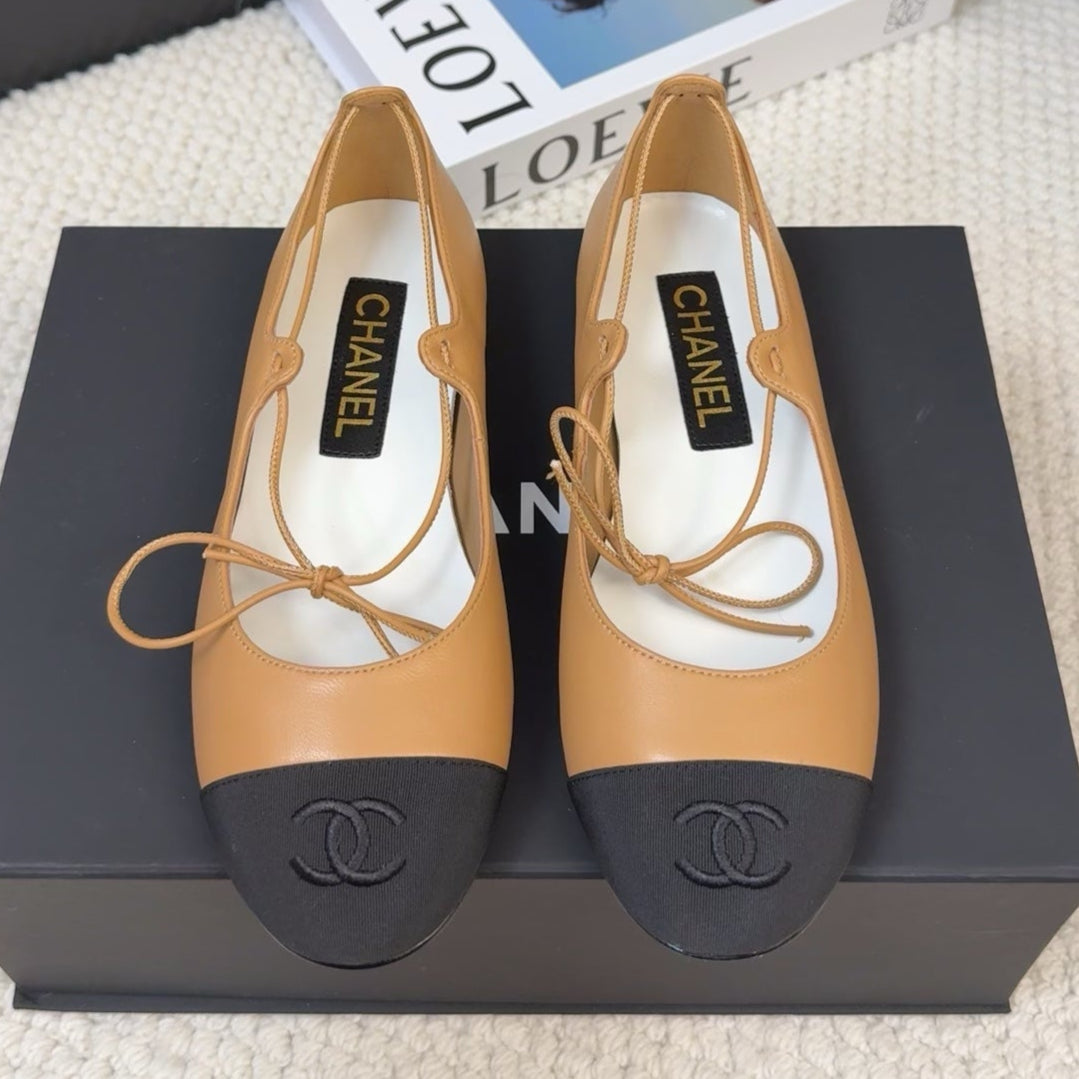 FLAT MARY JANE PUMPS IN DIJON YELLOW LAMBSKIN MIX BLACK FABRIC - 34