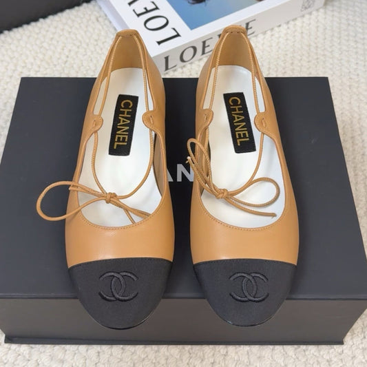 FLAT MARY JANE PUMPS IN DIJON YELLOW LAMBSKIN MIX BLACK FABRIC - 34