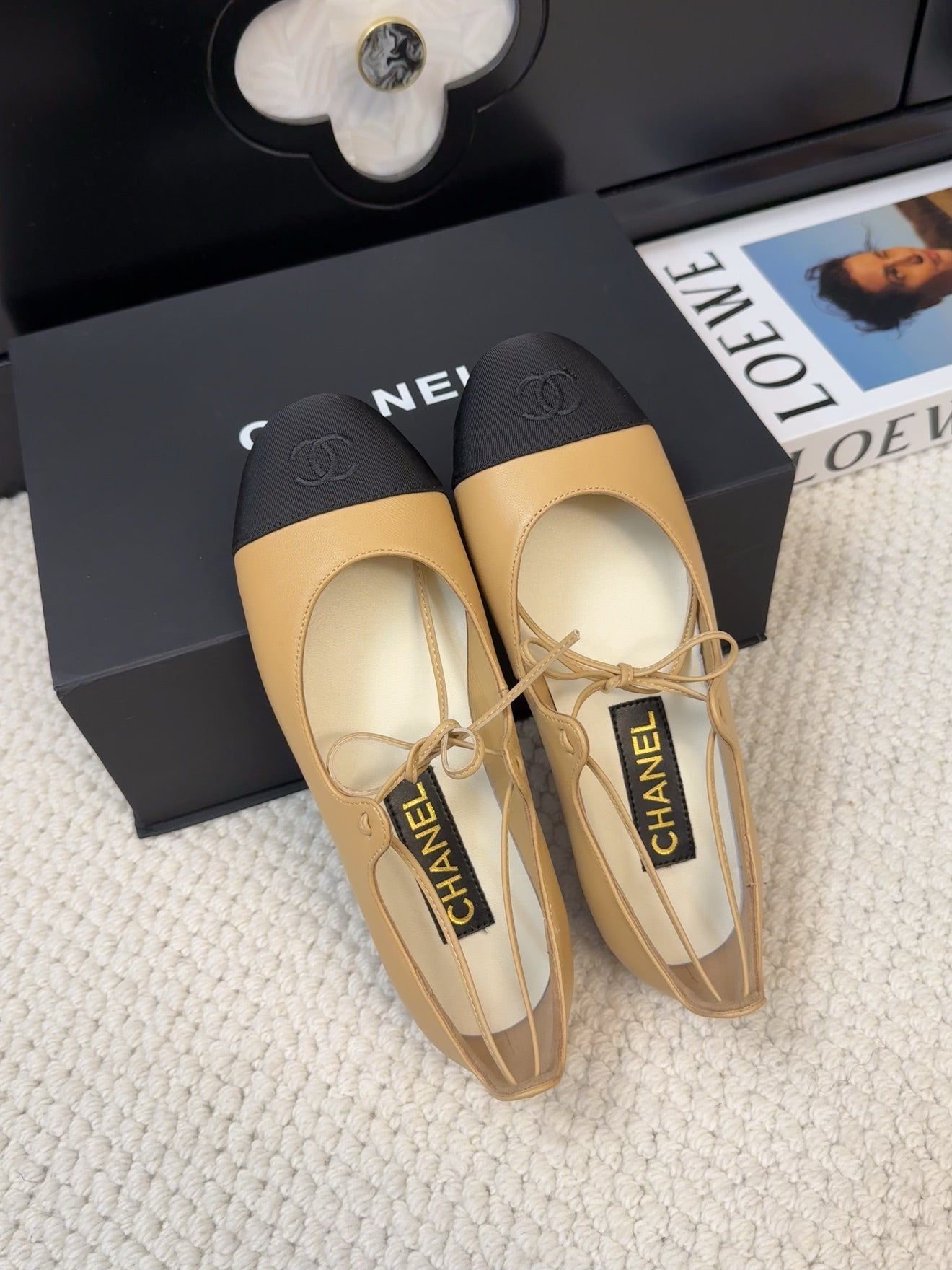 FLAT MARY JANE PUMPS IN SUN YELLOW LAMBSKIN MIX BLACK FABRIC - 34