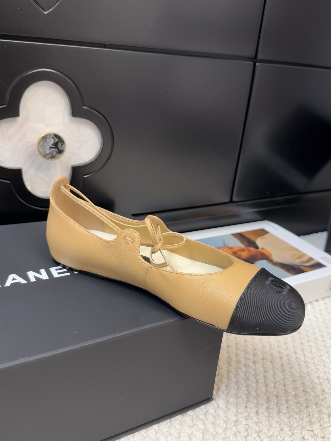 FLAT MARY JANE PUMPS IN SUN YELLOW LAMBSKIN MIX BLACK FABRIC - 34