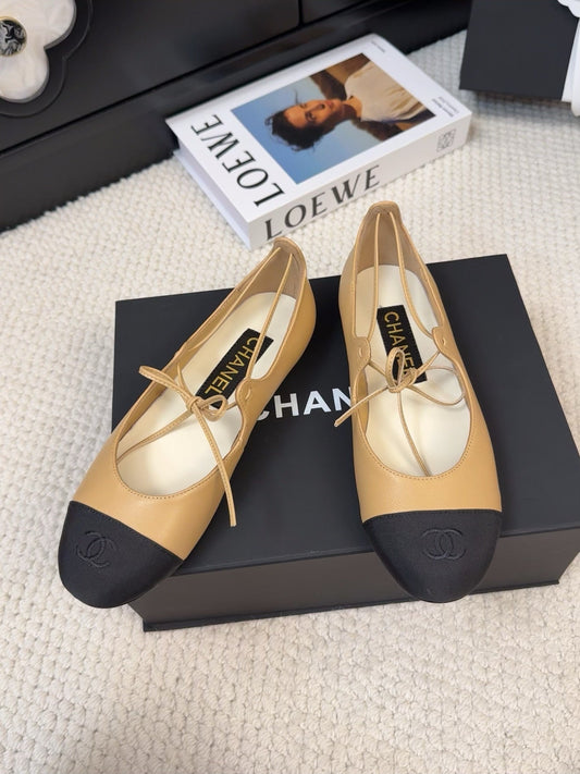 FLAT MARY JANE PUMPS IN SUN YELLOW LAMBSKIN MIX BLACK FABRIC - 34