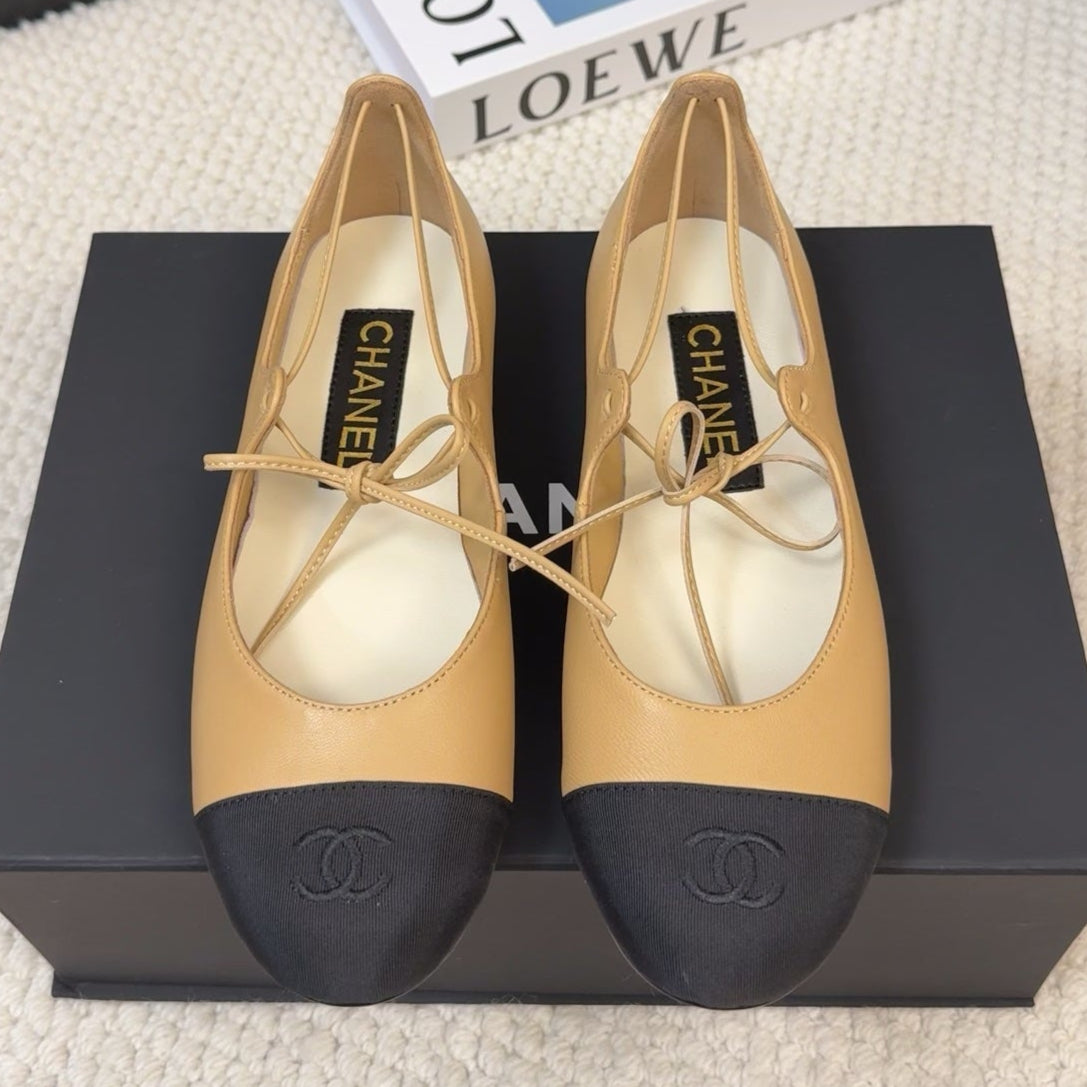 FLAT MARY JANE PUMPS IN SUN YELLOW LAMBSKIN MIX BLACK FABRIC - 34