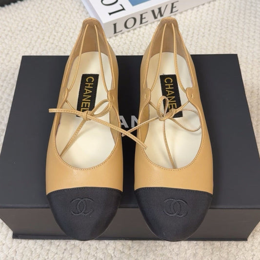 FLAT MARY JANE PUMPS IN SUN YELLOW LAMBSKIN MIX BLACK FABRIC - 34