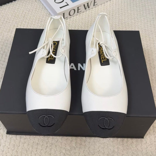 FLAT MARY JANE PUMPS IN WHITE LAMBSKIN MIX BLACK FABRIC - 34