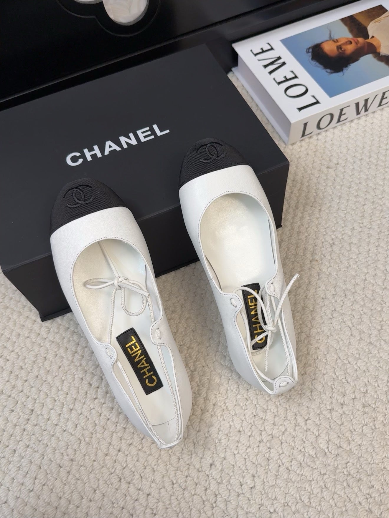FLAT MARY JANE PUMPS IN WHITE LAMBSKIN MIX BLACK FABRIC - 34