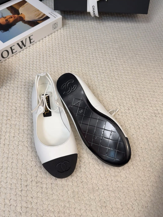 FLAT MARY JANE PUMPS IN WHITE LAMBSKIN MIX BLACK FABRIC - 34
