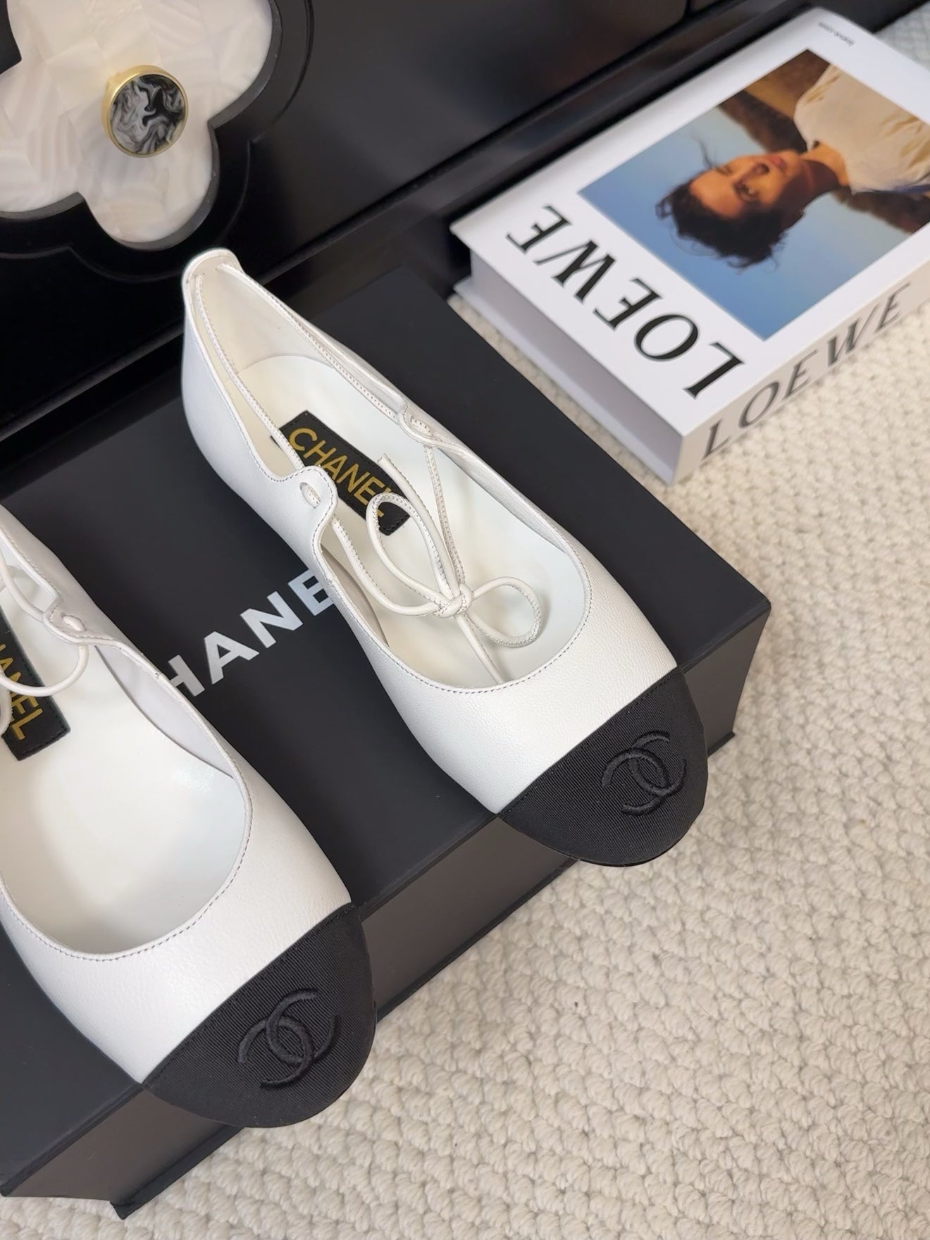 FLAT MARY JANE PUMPS IN WHITE LAMBSKIN MIX BLACK FABRIC - 34
