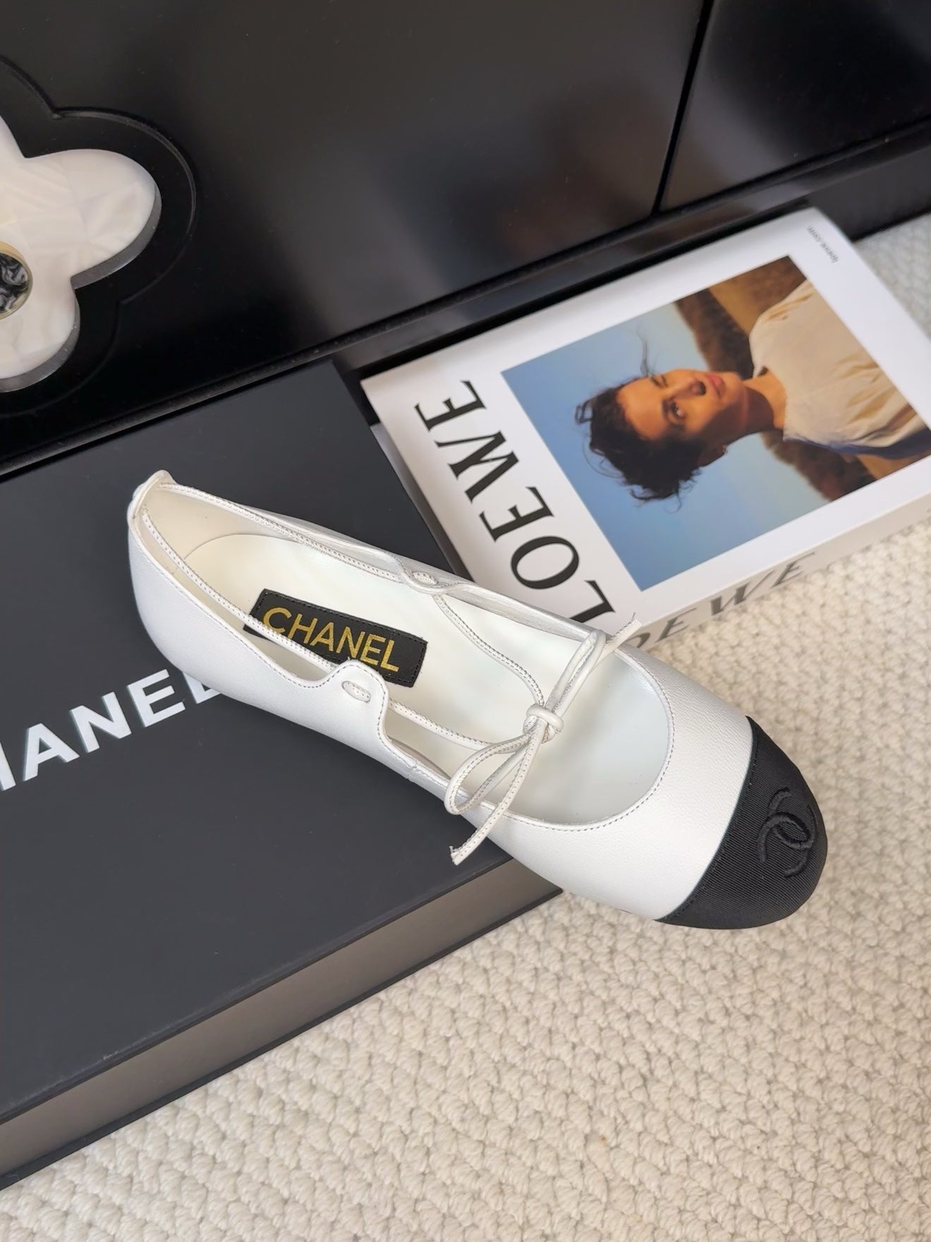 FLAT MARY JANE PUMPS IN WHITE LAMBSKIN MIX BLACK FABRIC - 34