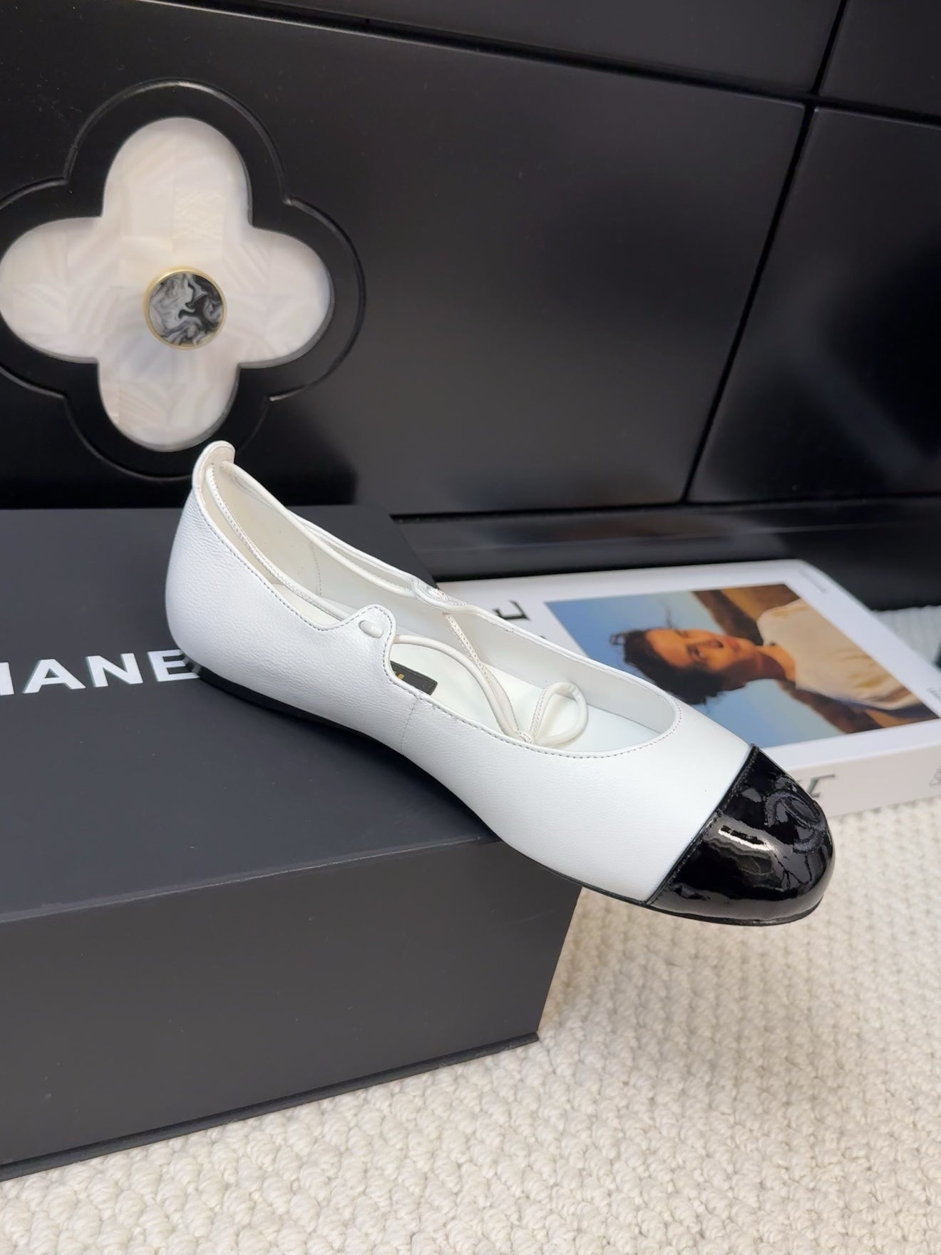FLAT MARY JANE PUMPS IN WHITE MIX BLACK LAMBSKIN - 34