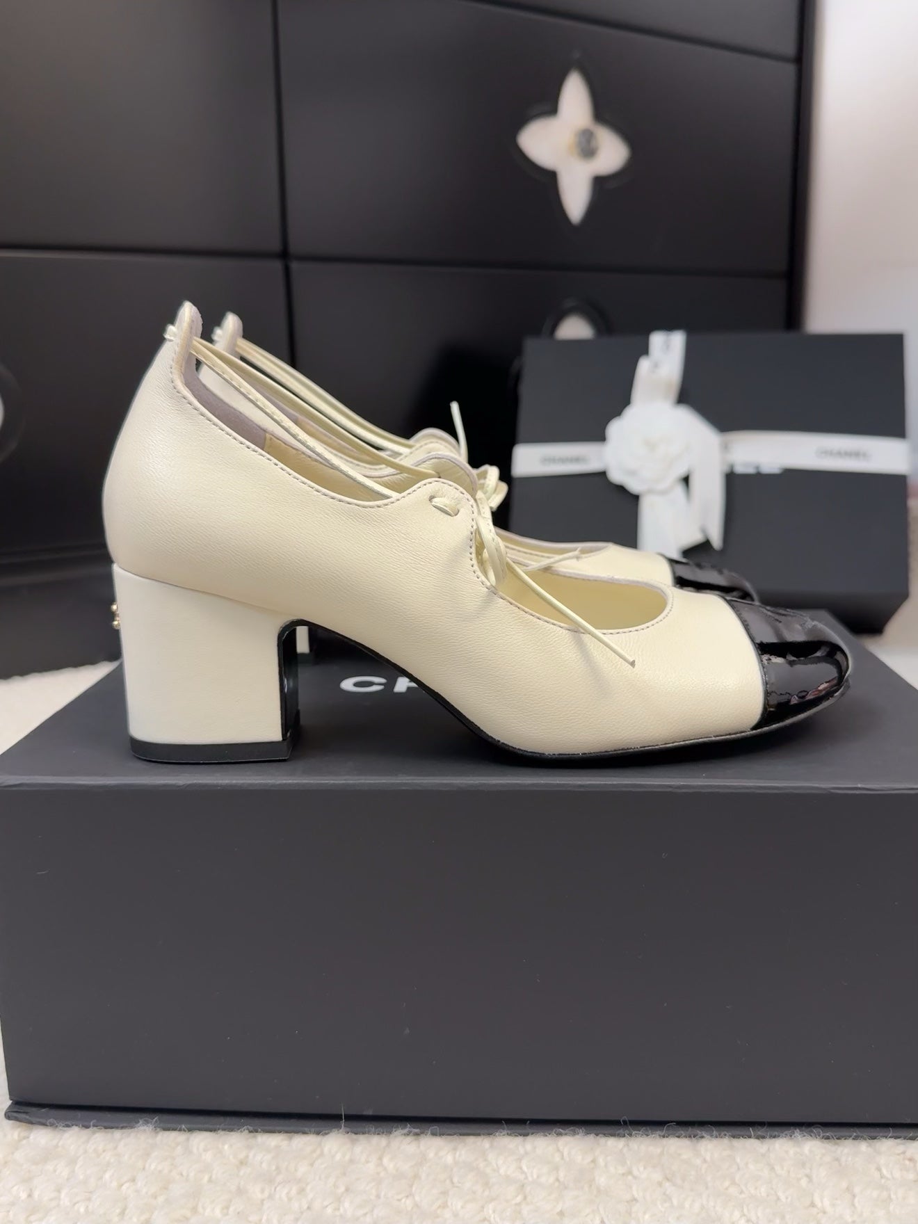 MARY JANE PUMPS 55 MM IN WHITE MIX BLACK LAMBSKIN - 34