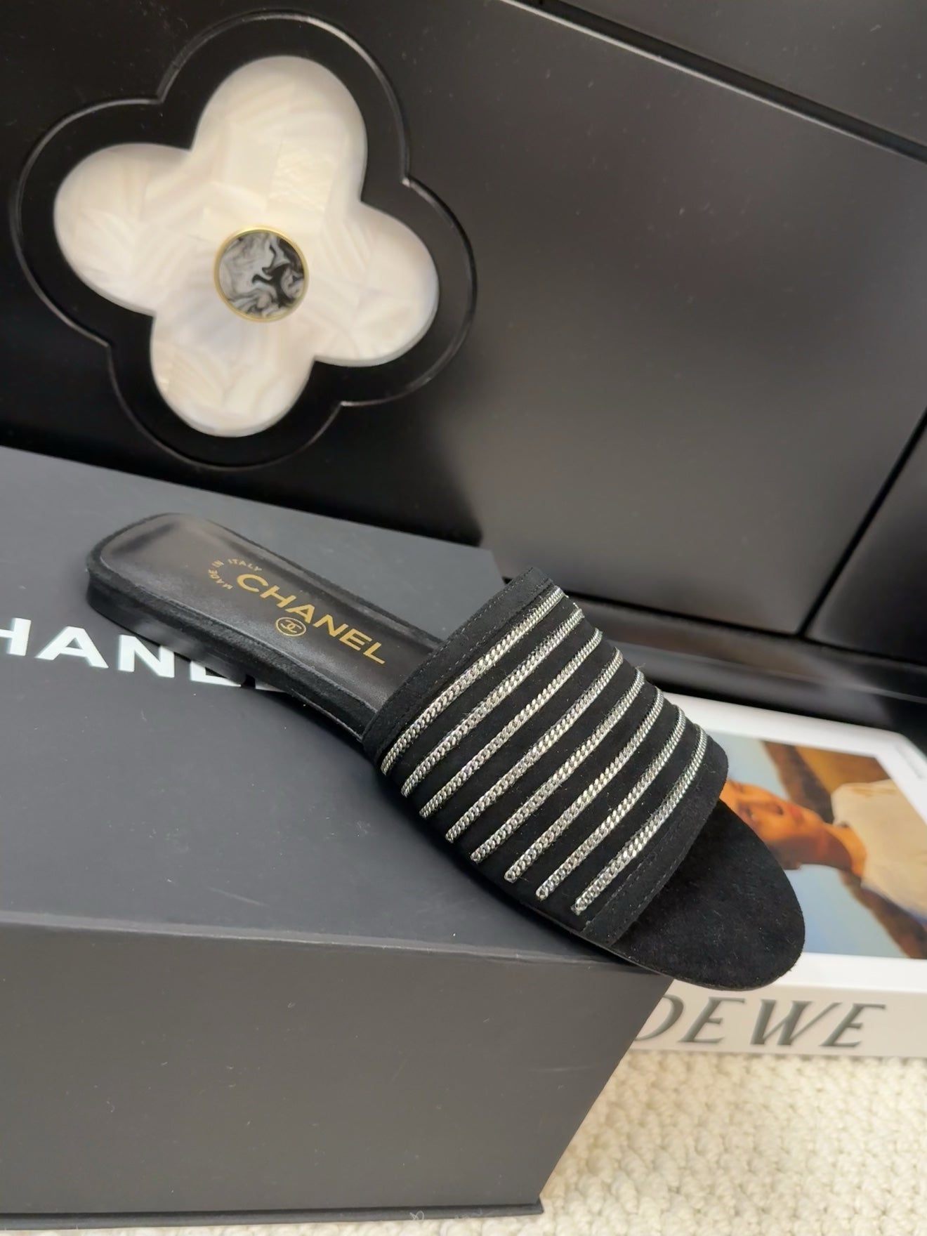FLAT SLIDE IN BLACK SUEDE WITH SILVER CHAIN - 35