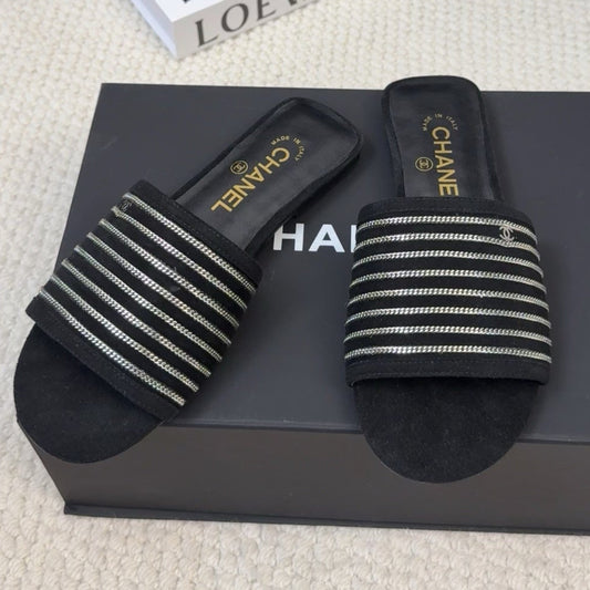 FLAT SLIDE IN BLACK SUEDE WITH SILVER CHAIN - 35
