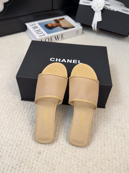 ПЛОСКІ ШЛЬОПАНЦІ ІЗ СІТКИ ТА ЗАМШІ КОЛЬОРУ FLAX YELLOW – 35