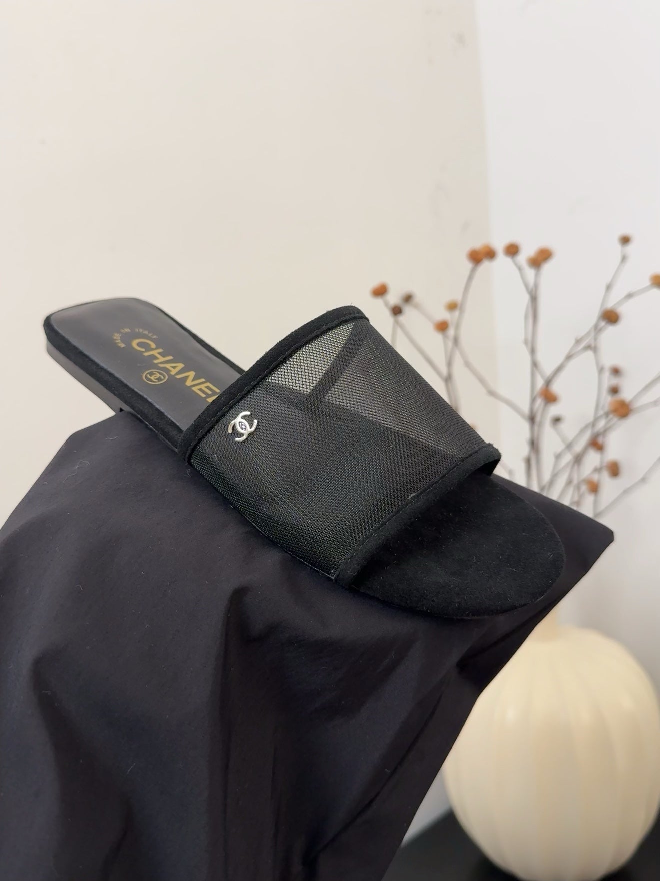 FLAT SLIDE IN BLACK MESH AND SUEDE - 35