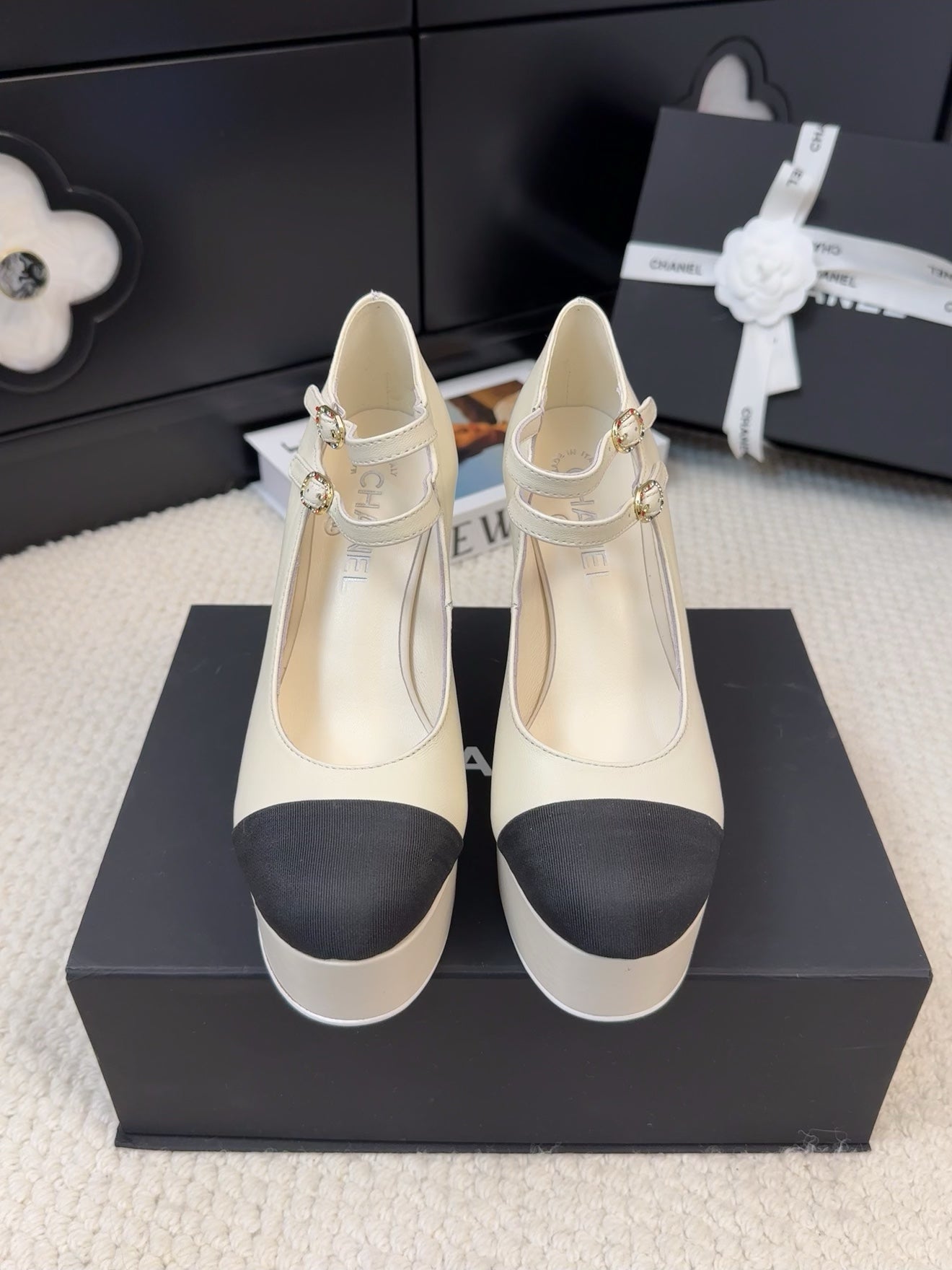 FLATFORM SANDAL IN PALE YELLOW CALFSKIN AND BLACK FABRIC - 35