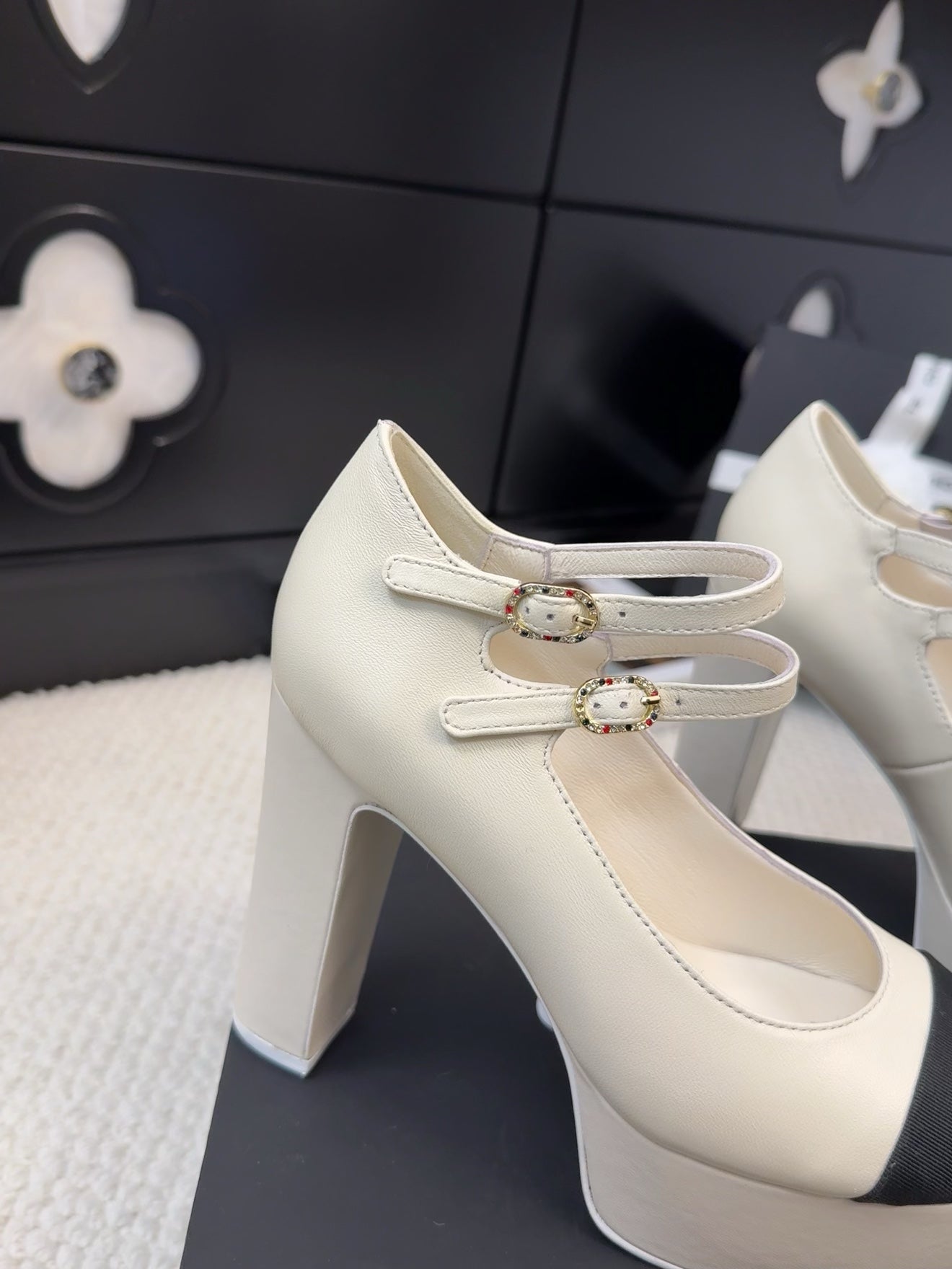 FLATFORM SANDAL IN PALE YELLOW CALFSKIN AND BLACK FABRIC - 35