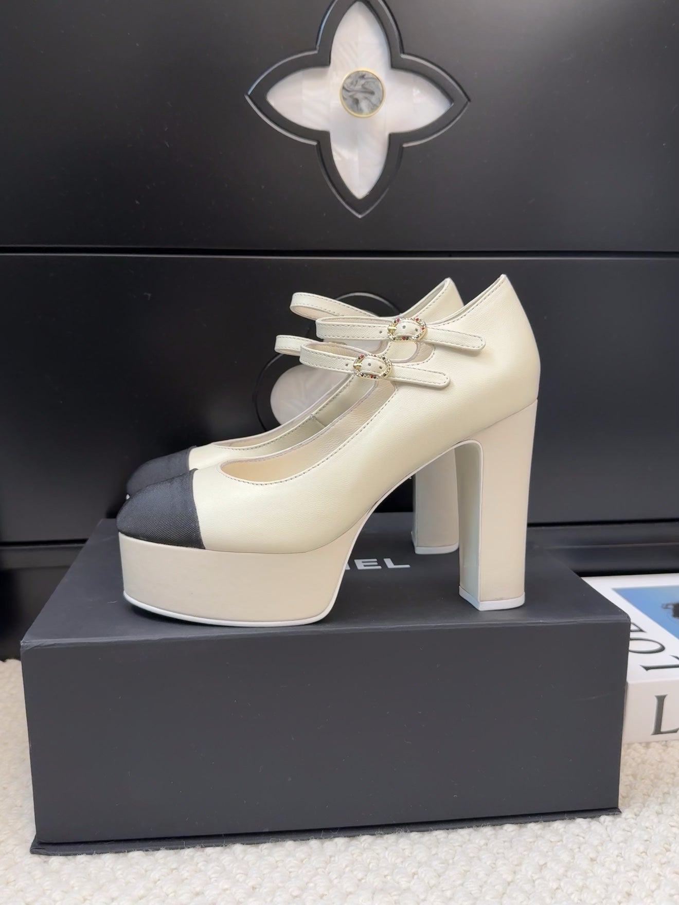 FLATFORM SANDAL IN PALE YELLOW CALFSKIN AND BLACK FABRIC - 35