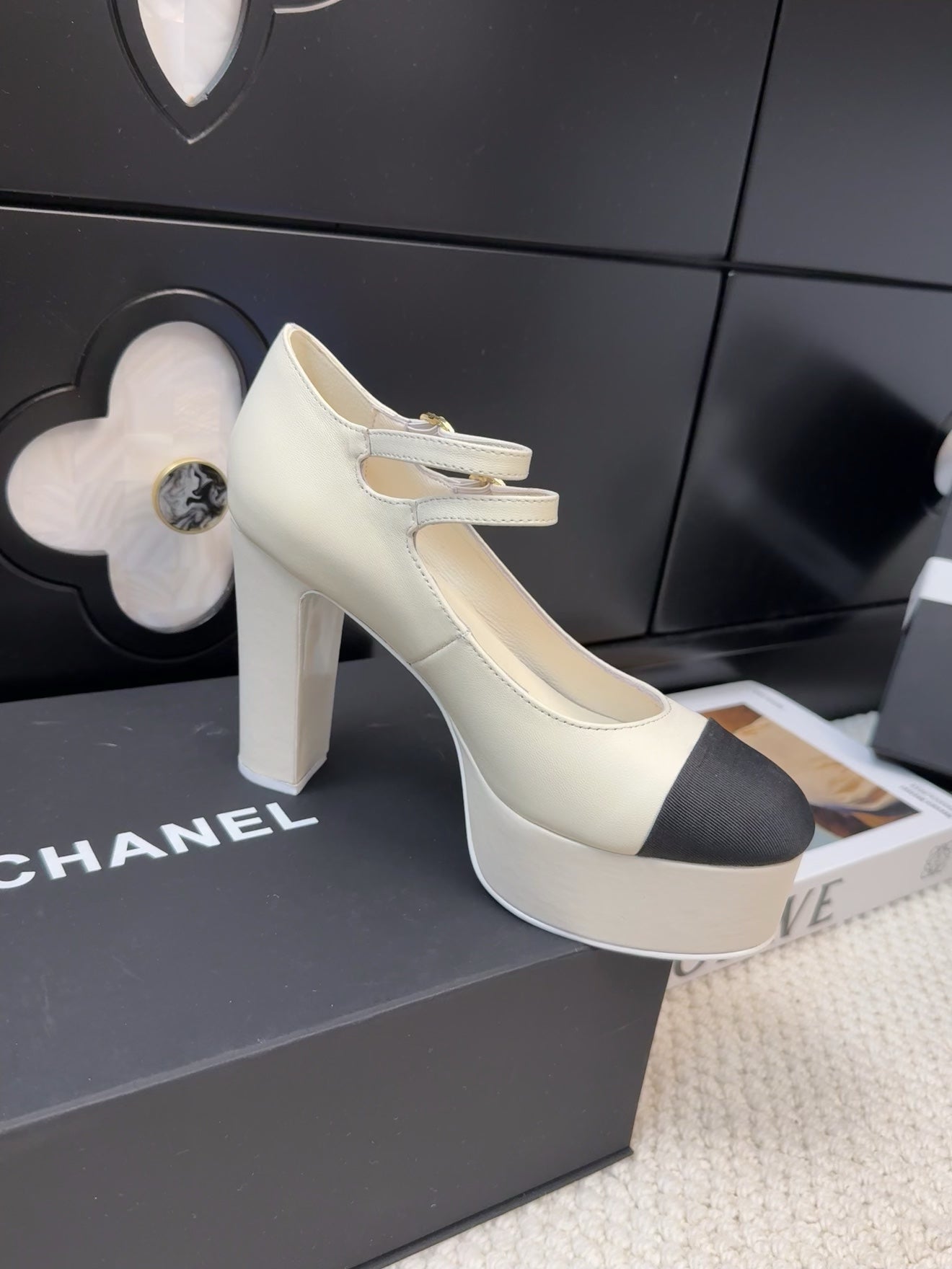 FLATFORM SANDAL IN PALE YELLOW CALFSKIN AND BLACK FABRIC - 35
