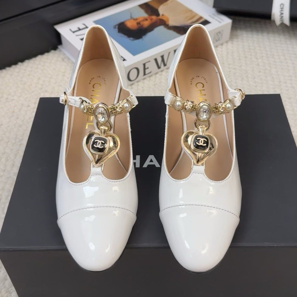 MARY JANE SHOES IN WHITE PATENT CALFSKIN 55 MM - 35