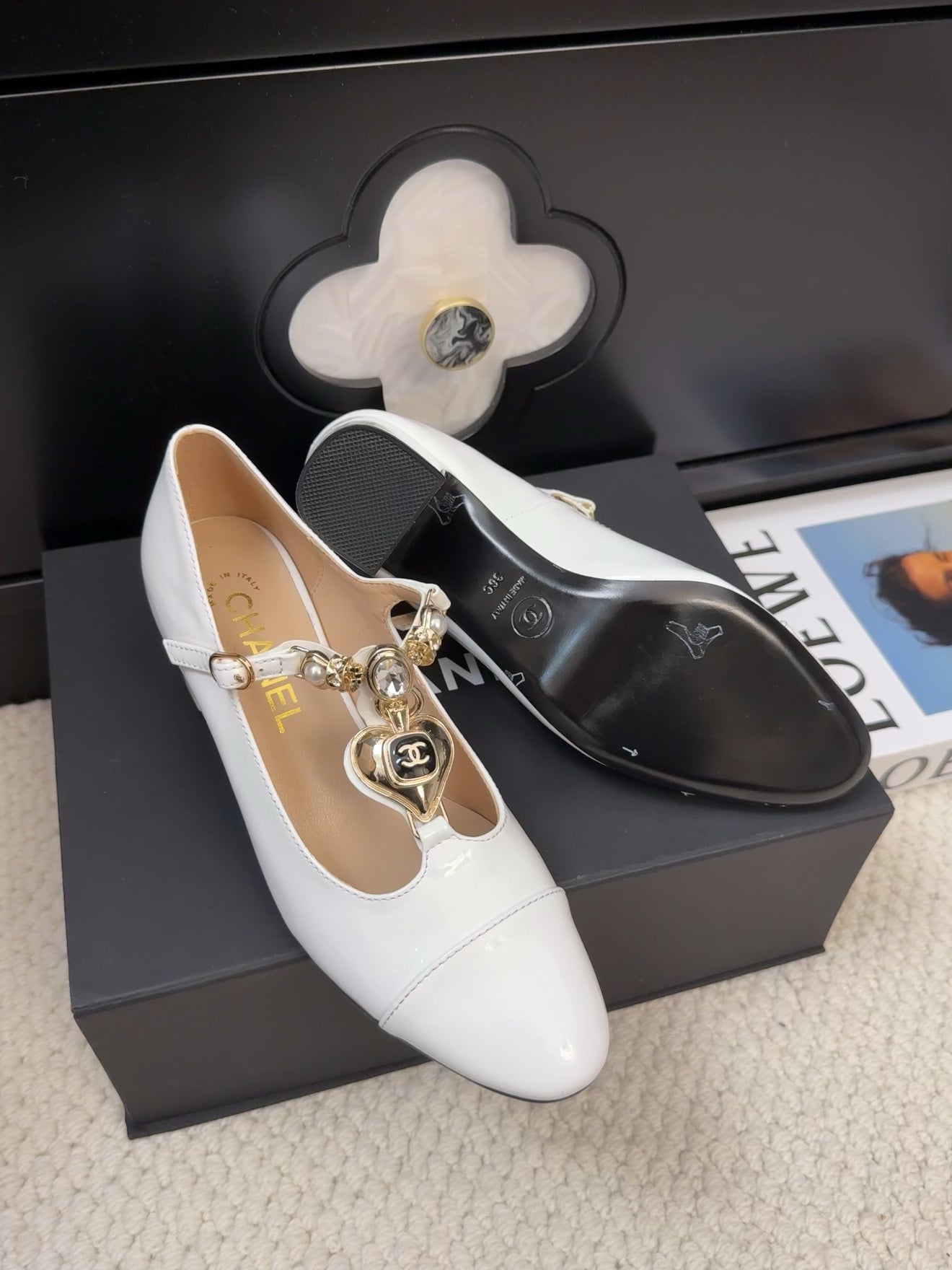 MARY JANE SHOES IN WHITE PATENT CALFSKIN 55 MM - 35