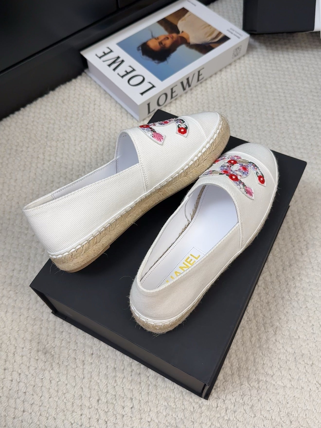 LOAFER IN WHITE CANVAS WITH COLORFUL LOGO - 35