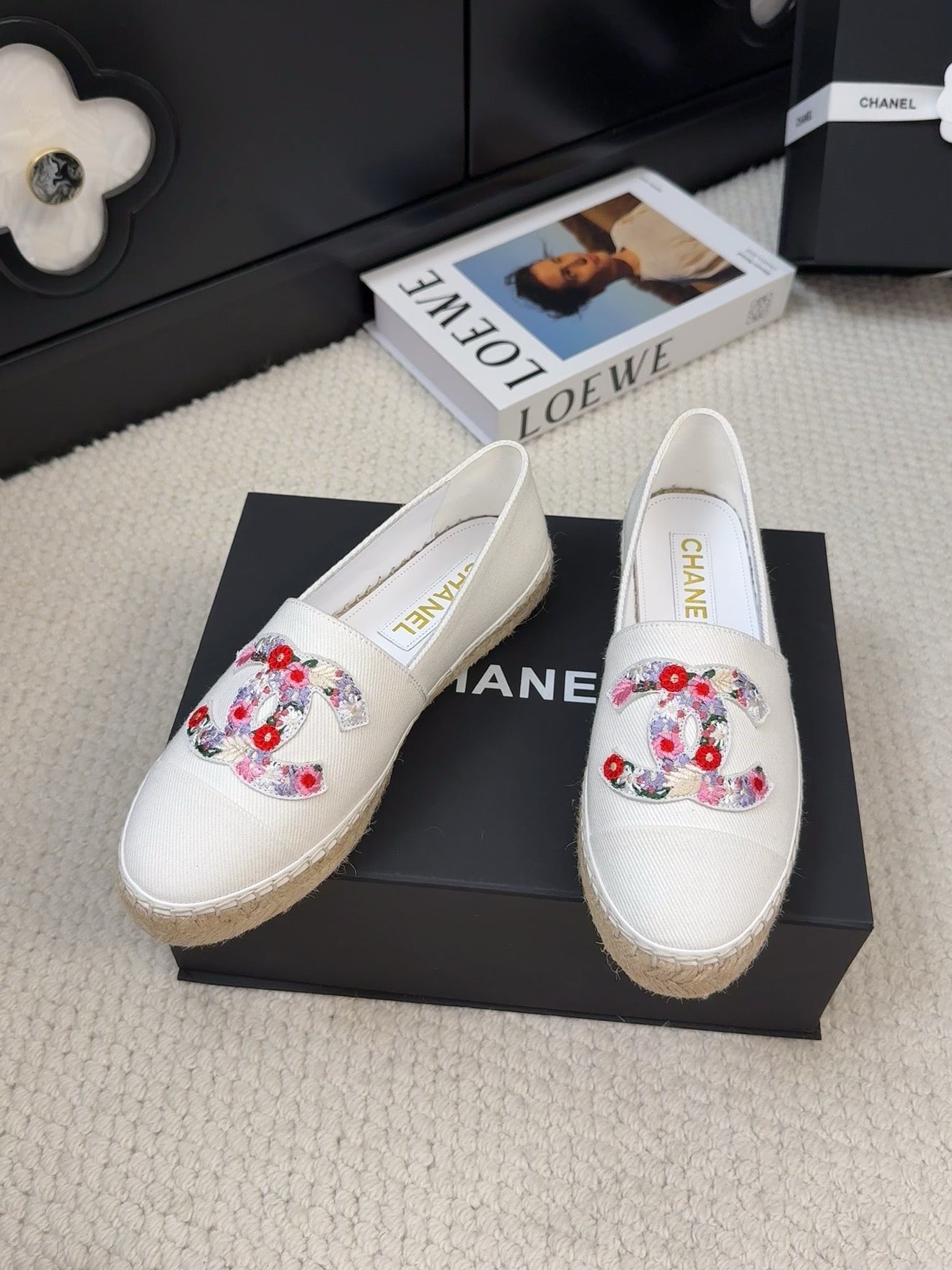 LOAFER IN WHITE CANVAS WITH COLORFUL LOGO - 35