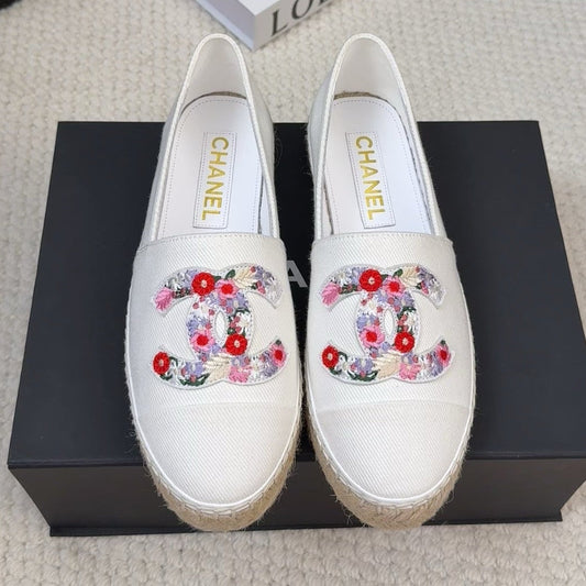 LOAFER IN WHITE CANVAS WITH COLORFUL LOGO - 35