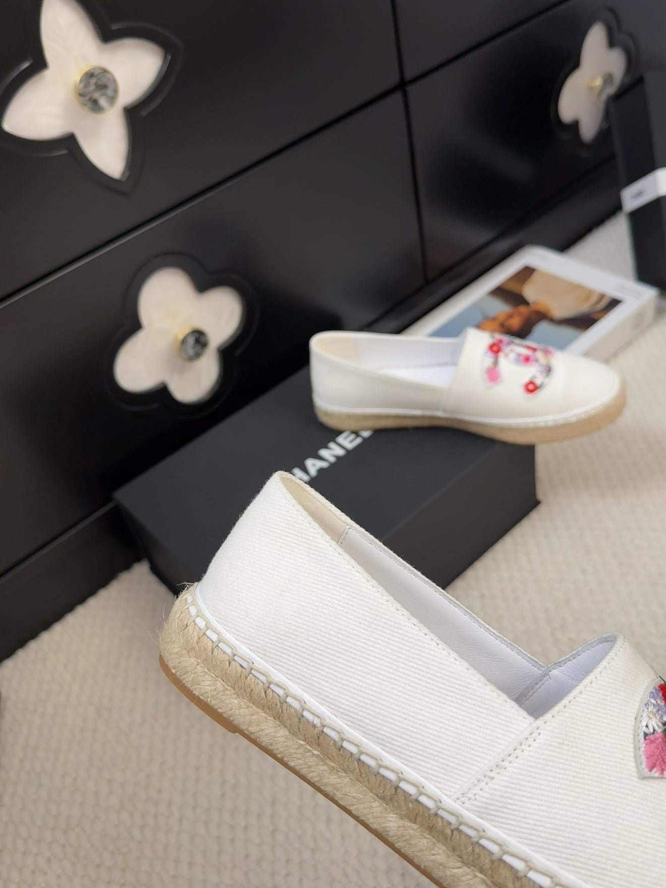 LOAFER IN WHITE CANVAS WITH COLORFUL LOGO - 35