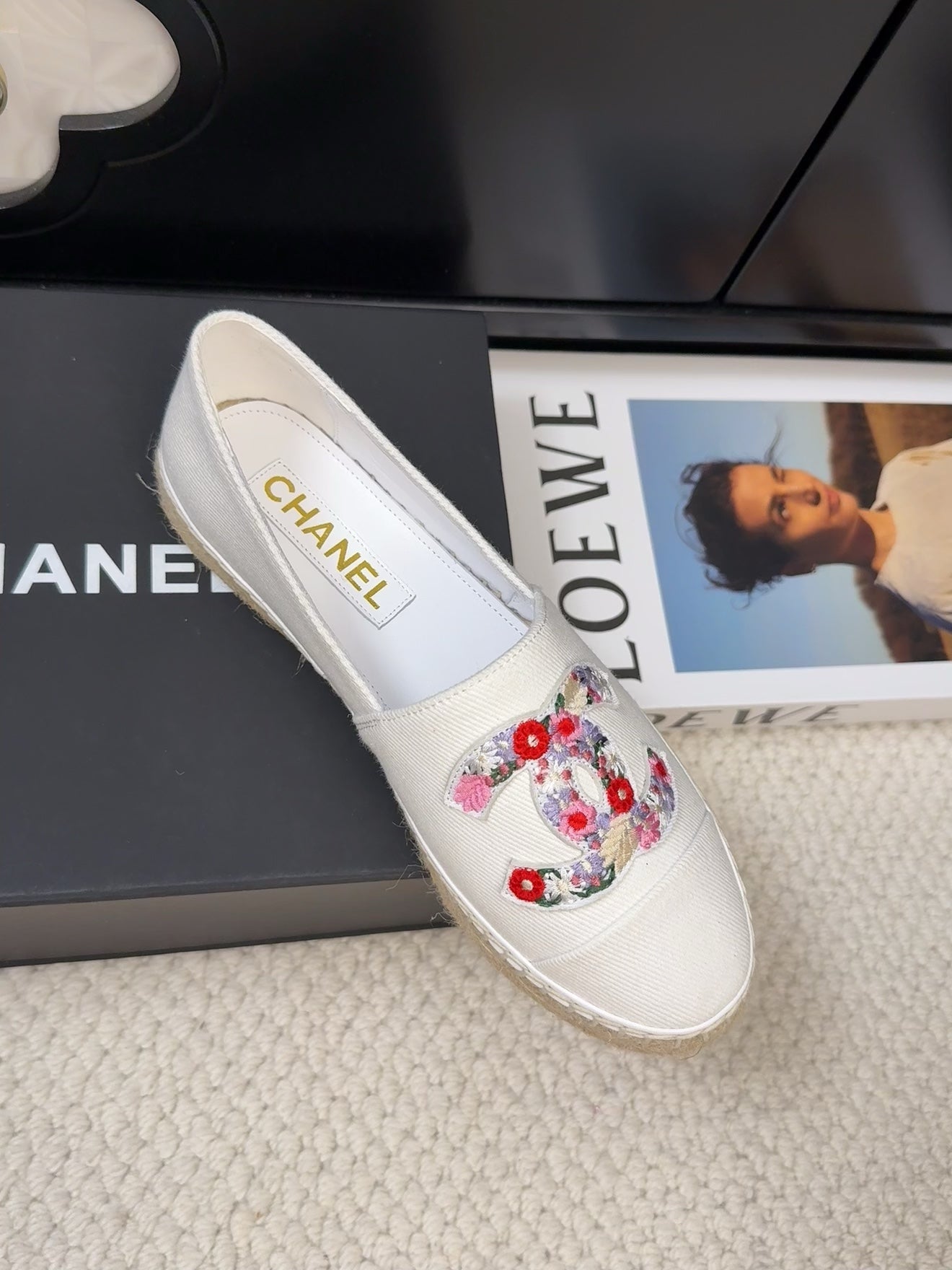 LOAFER IN WHITE CANVAS WITH COLORFUL LOGO - 35