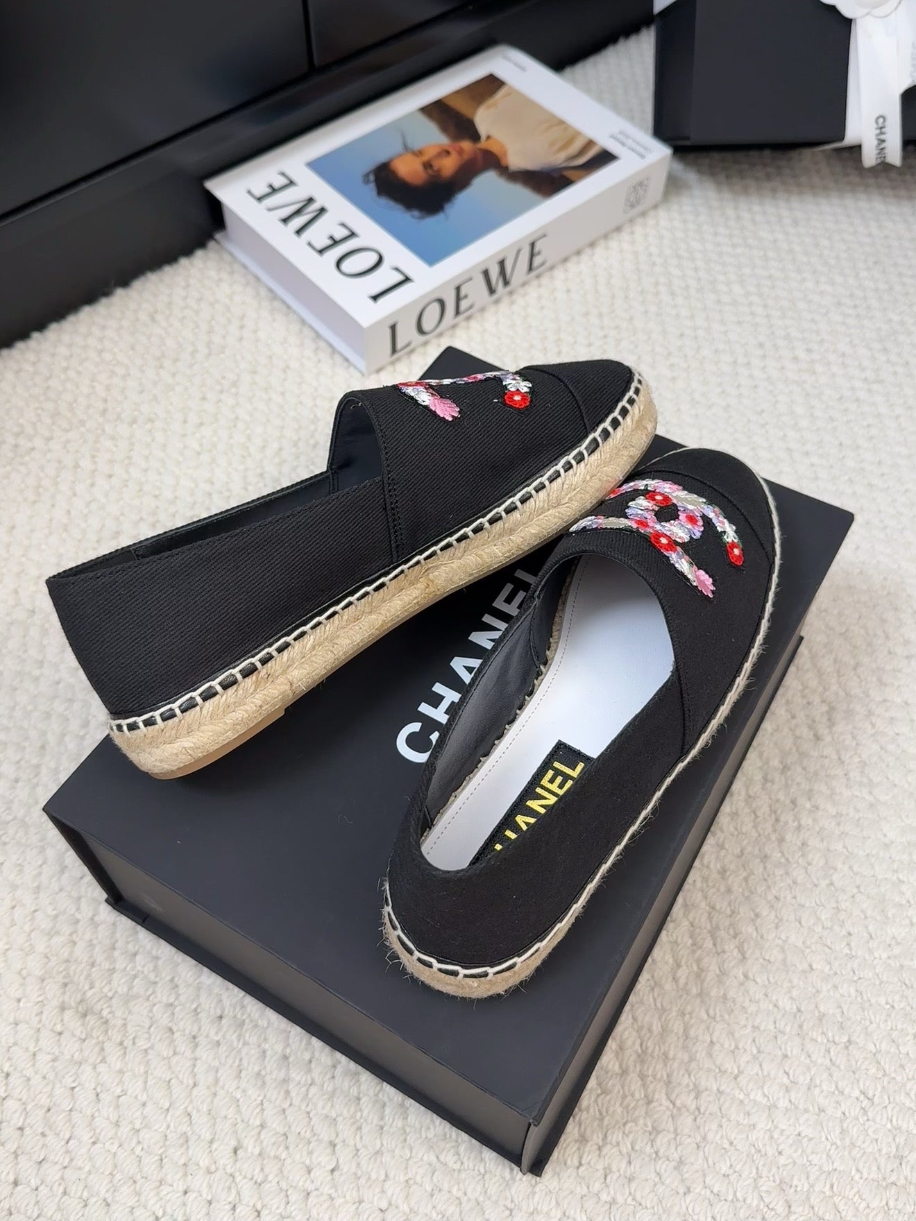 LOAFER IN BLACK CANVAS WITH COLORFUL LOGO - 35