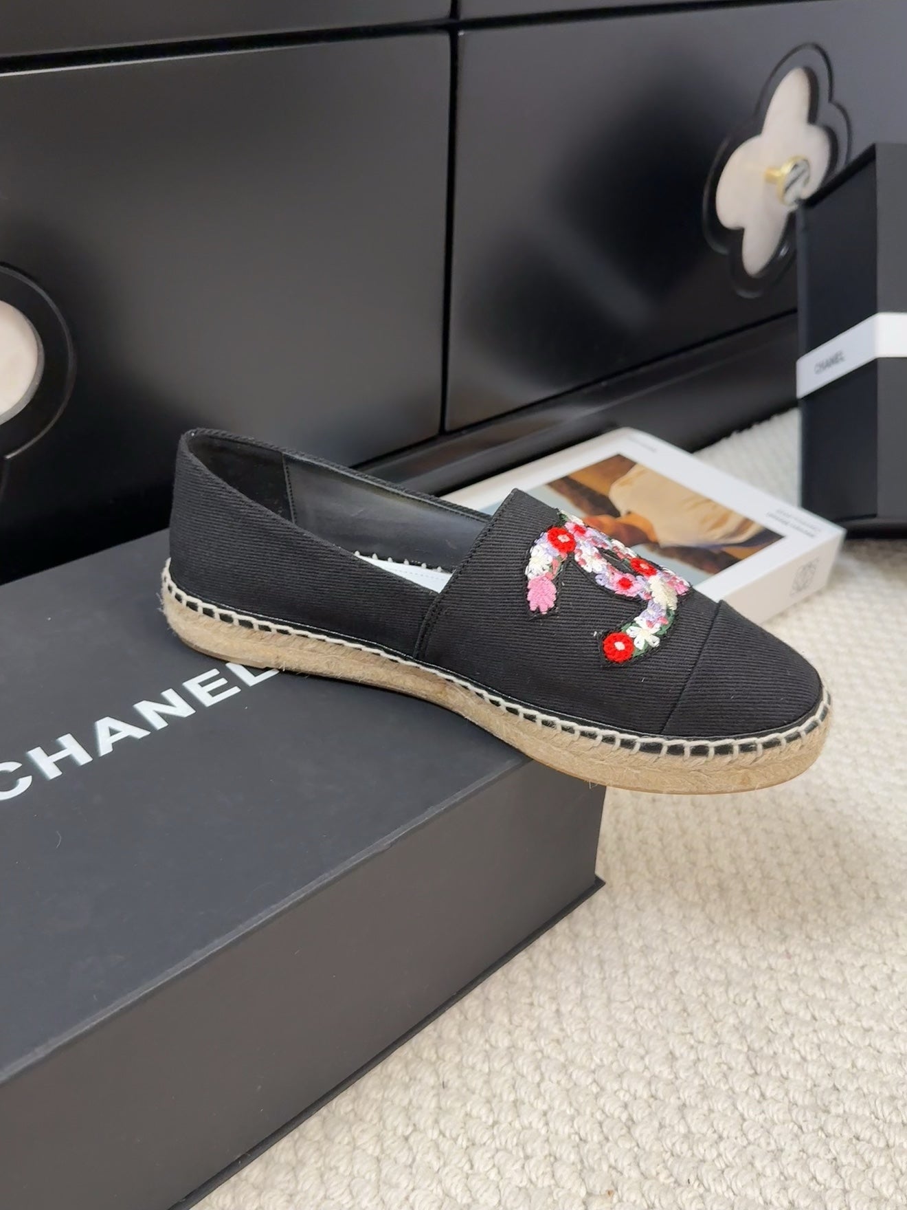 LOAFER IN BLACK CANVAS WITH COLORFUL LOGO - 35