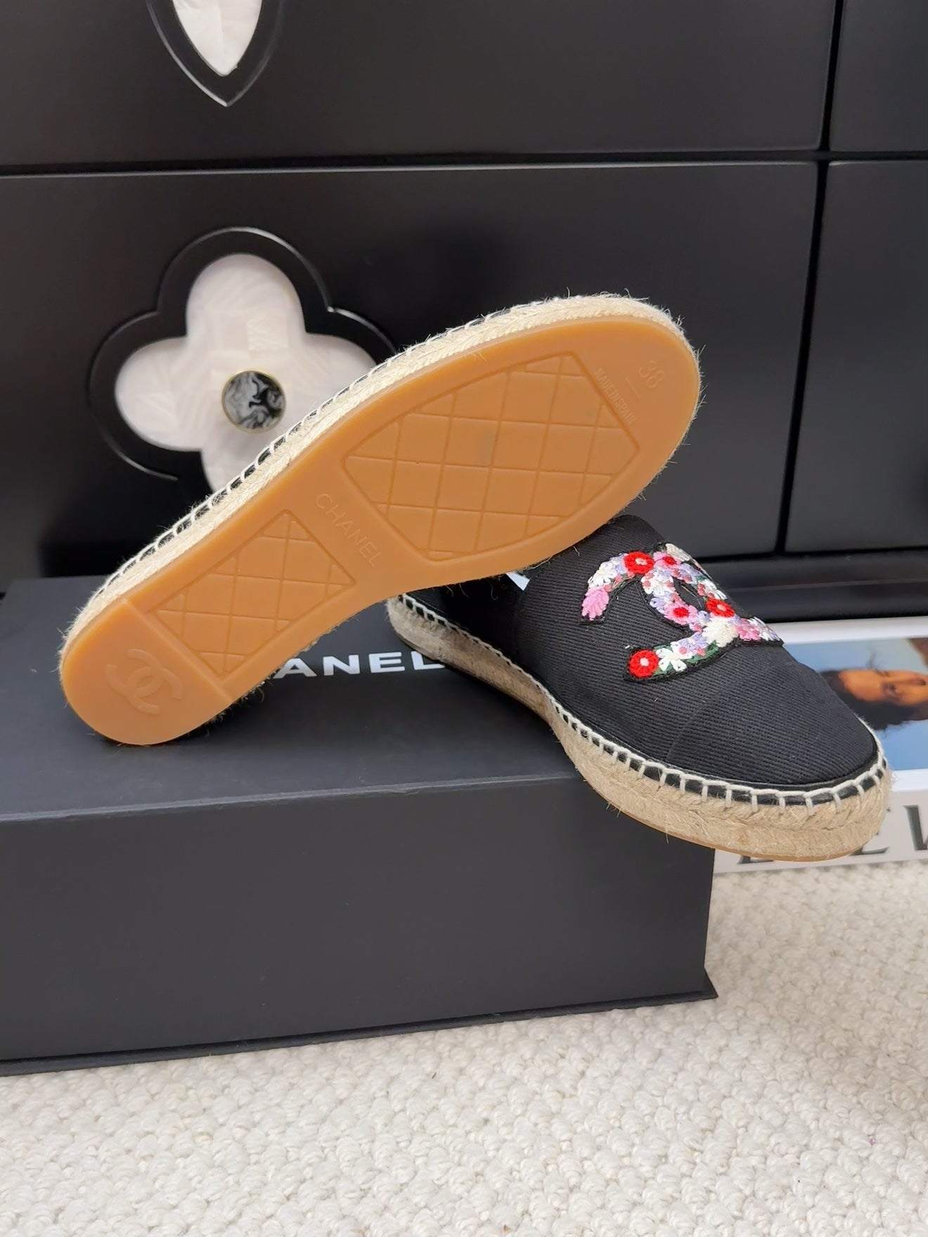 LOAFER IN BLACK CANVAS WITH COLORFUL LOGO - 35
