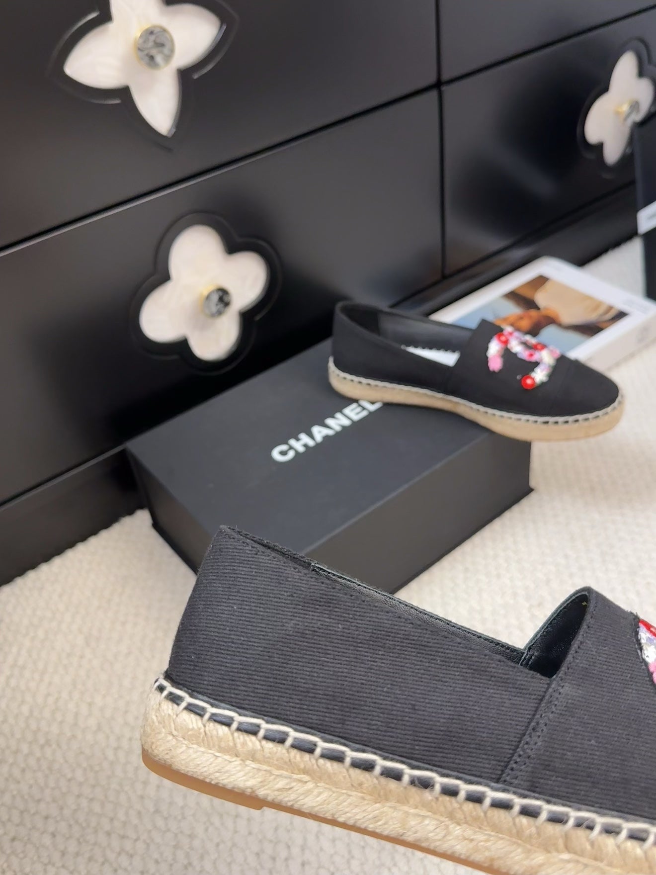 LOAFER IN BLACK CANVAS WITH COLORFUL LOGO - 35