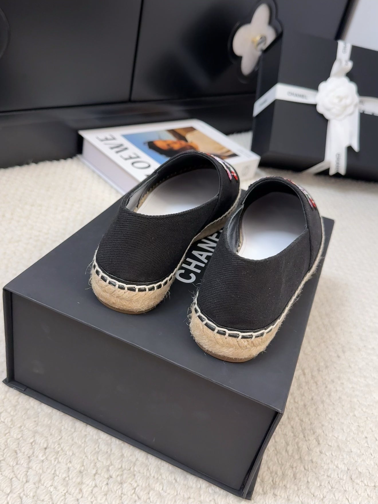 LOAFER IN BLACK CANVAS WITH COLORFUL LOGO - 35