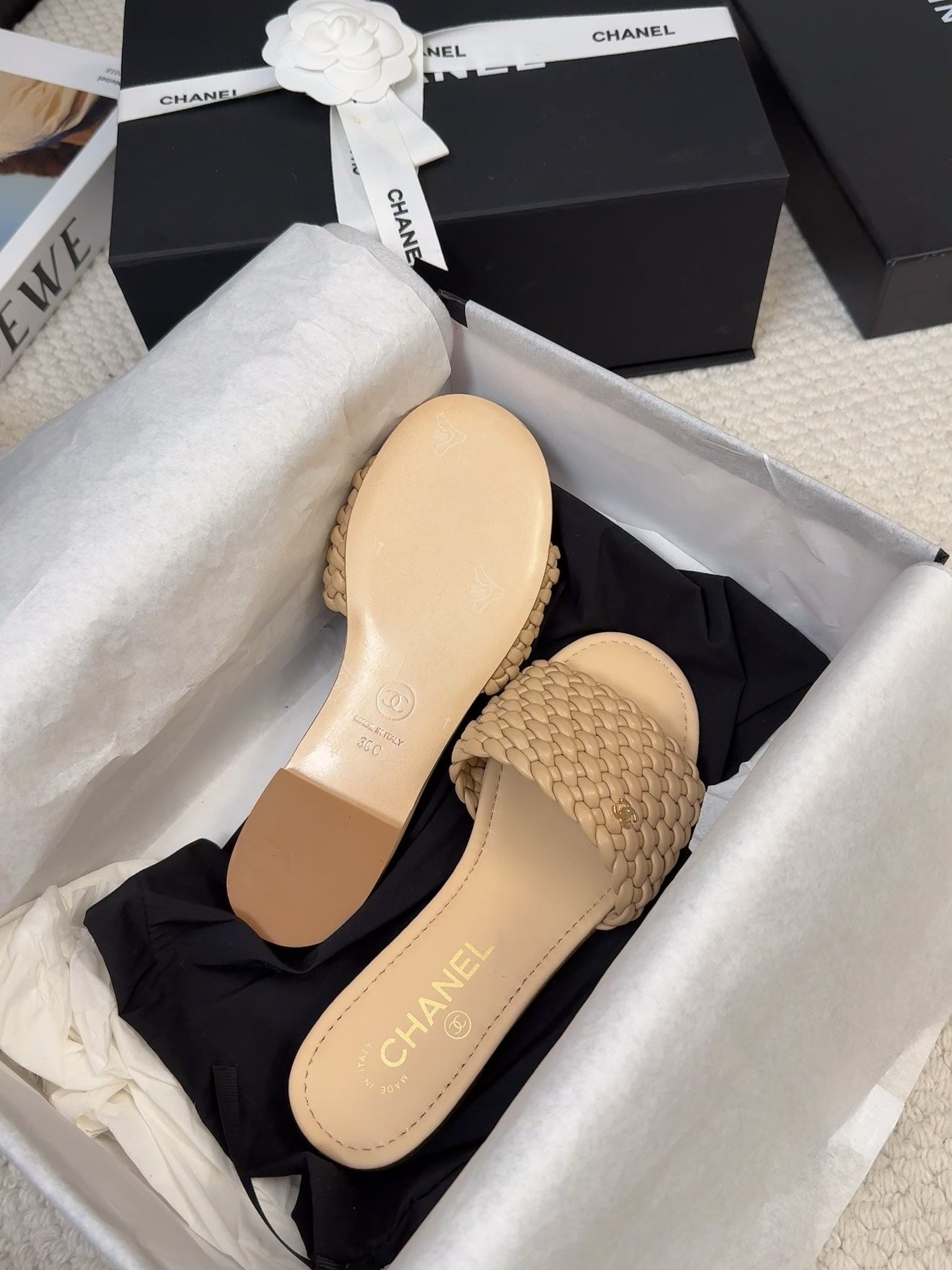 FLAT SLIDES IN FLAX YELLOW LAMBSKIN - 34