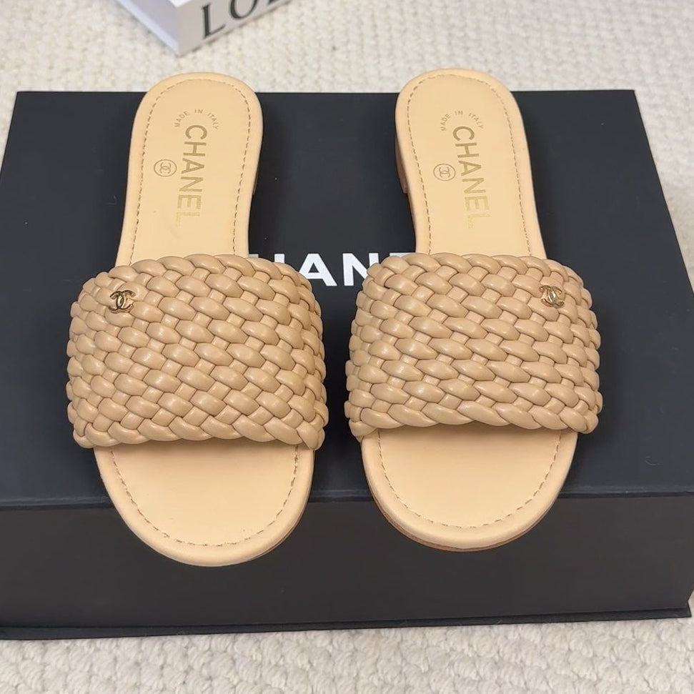 FLAT SLIDES IN FLAX YELLOW LAMBSKIN - 34