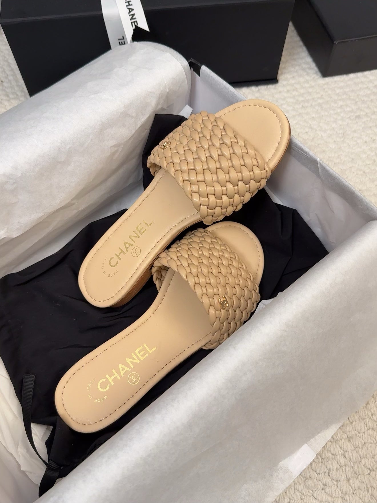 FLAT SLIDES IN FLAX YELLOW LAMBSKIN - 34