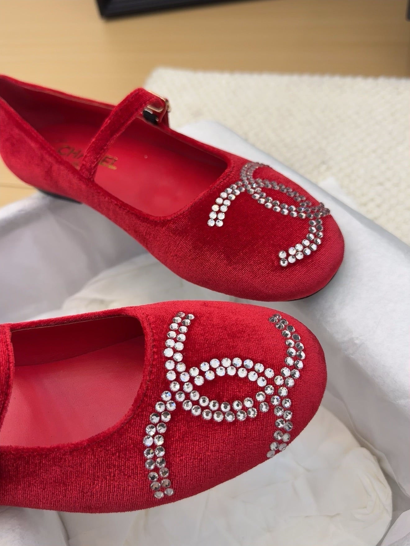MARY JANE SHOES IN CHERRY RED VELVET WITH CRYSTALS LOGO - 34