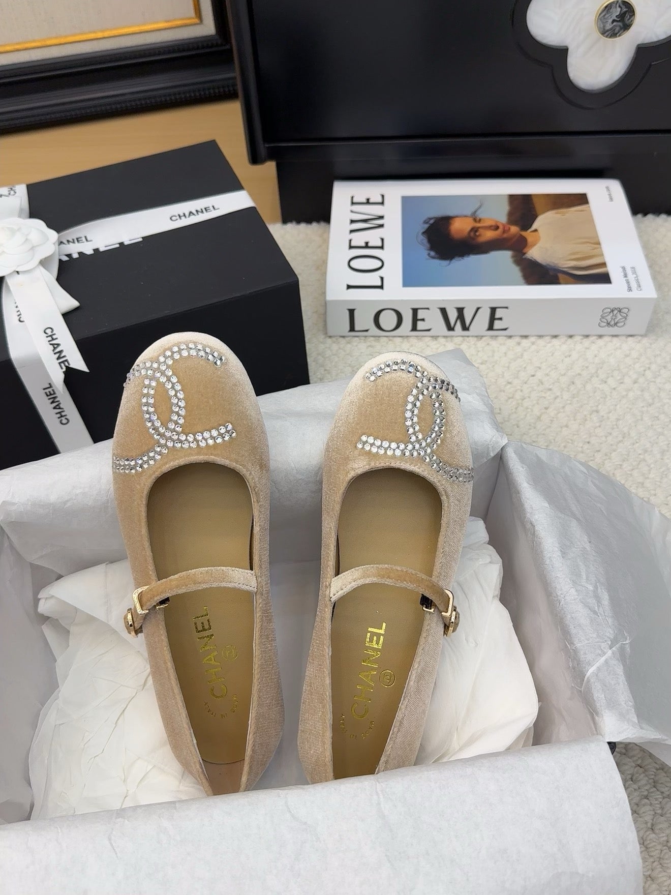 MARY JANE SHOES IN SAND BROWN VELVET WITH CRYSTALS LOGO - 34