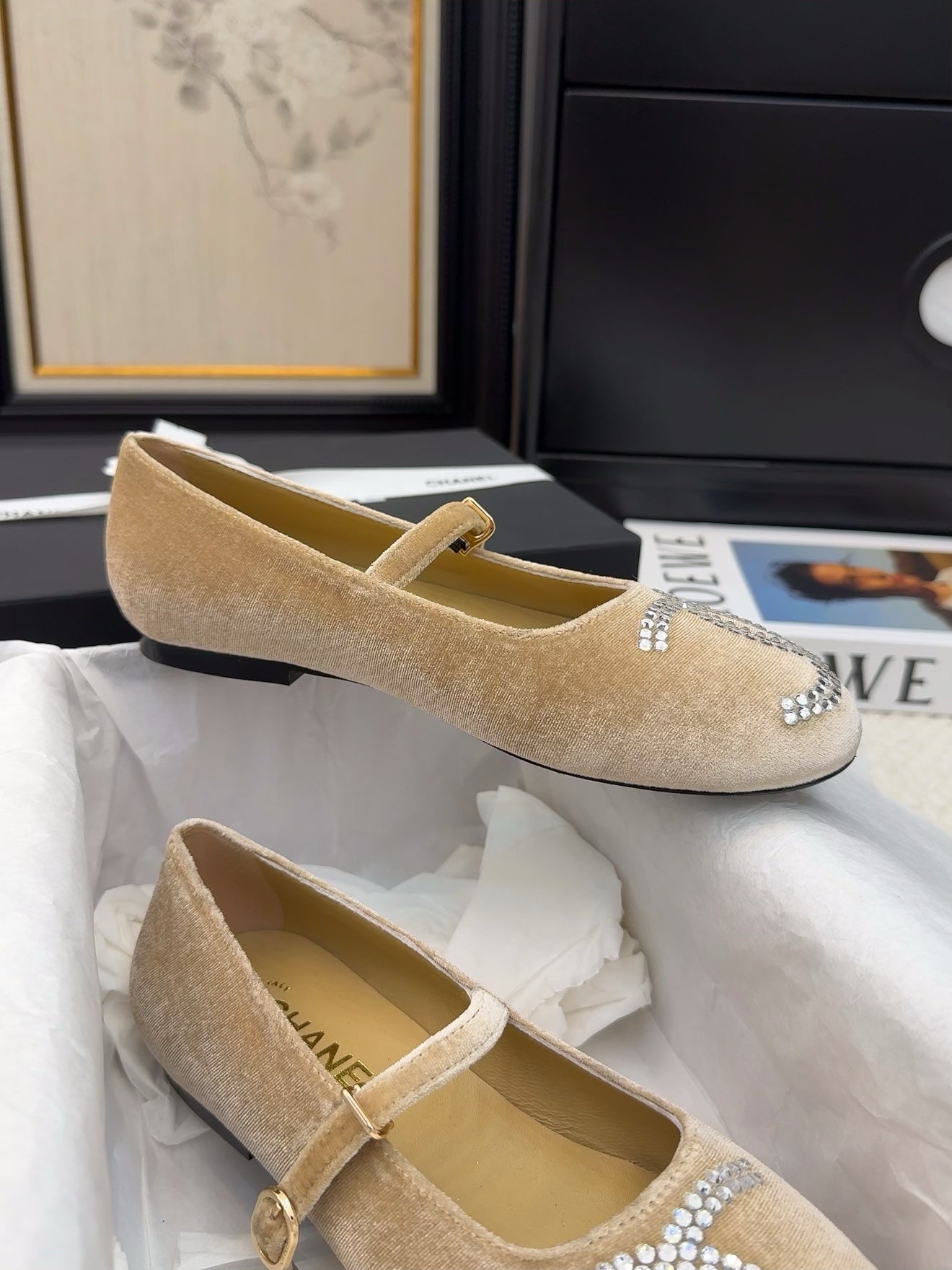 MARY JANE SHOES IN SAND BROWN VELVET WITH CRYSTALS LOGO - 34
