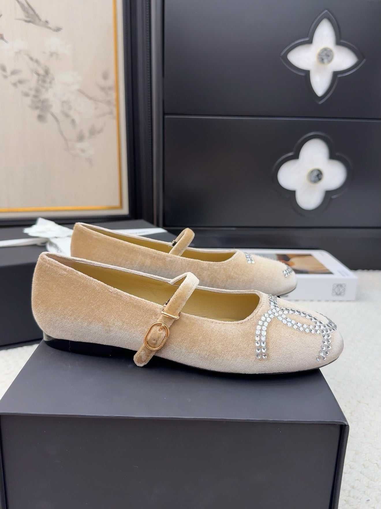 MARY JANE SHOES IN SAND BROWN VELVET WITH CRYSTALS LOGO - 34