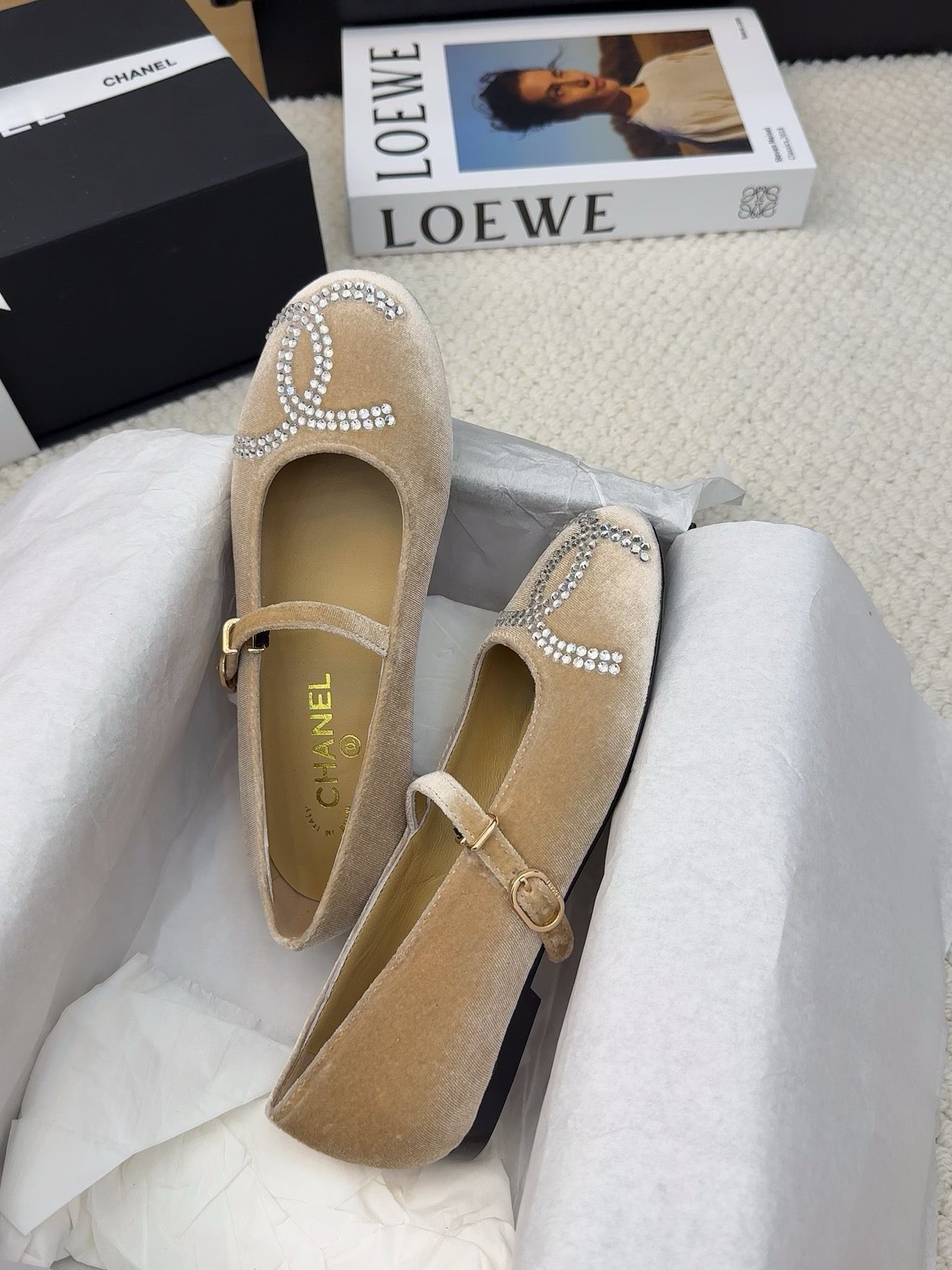 MARY JANE SHOES IN SAND BROWN VELVET WITH CRYSTALS LOGO - 34