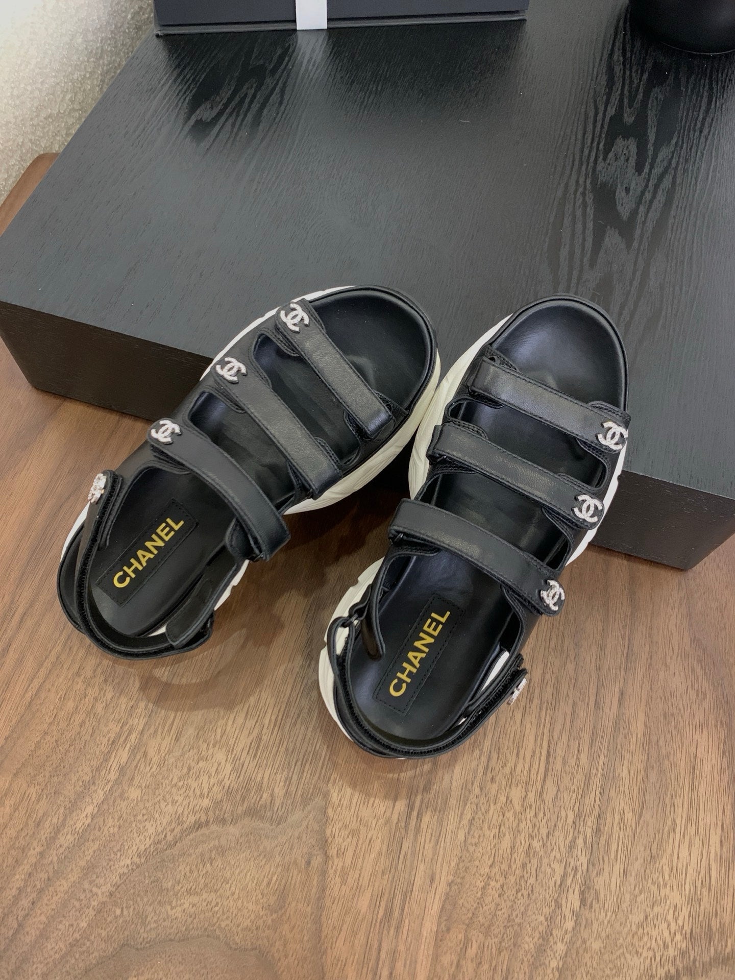 SANDAL 25S LOGO IN BLACK LAMBSKIN - 35