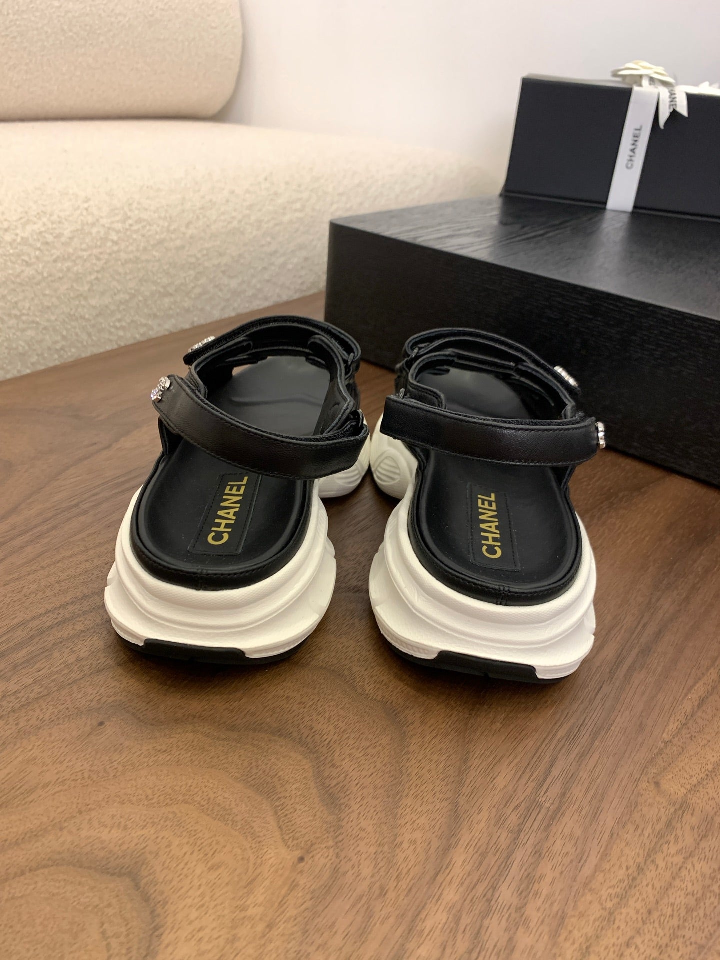 SANDAL 25S LOGO IN BLACK LAMBSKIN - 35