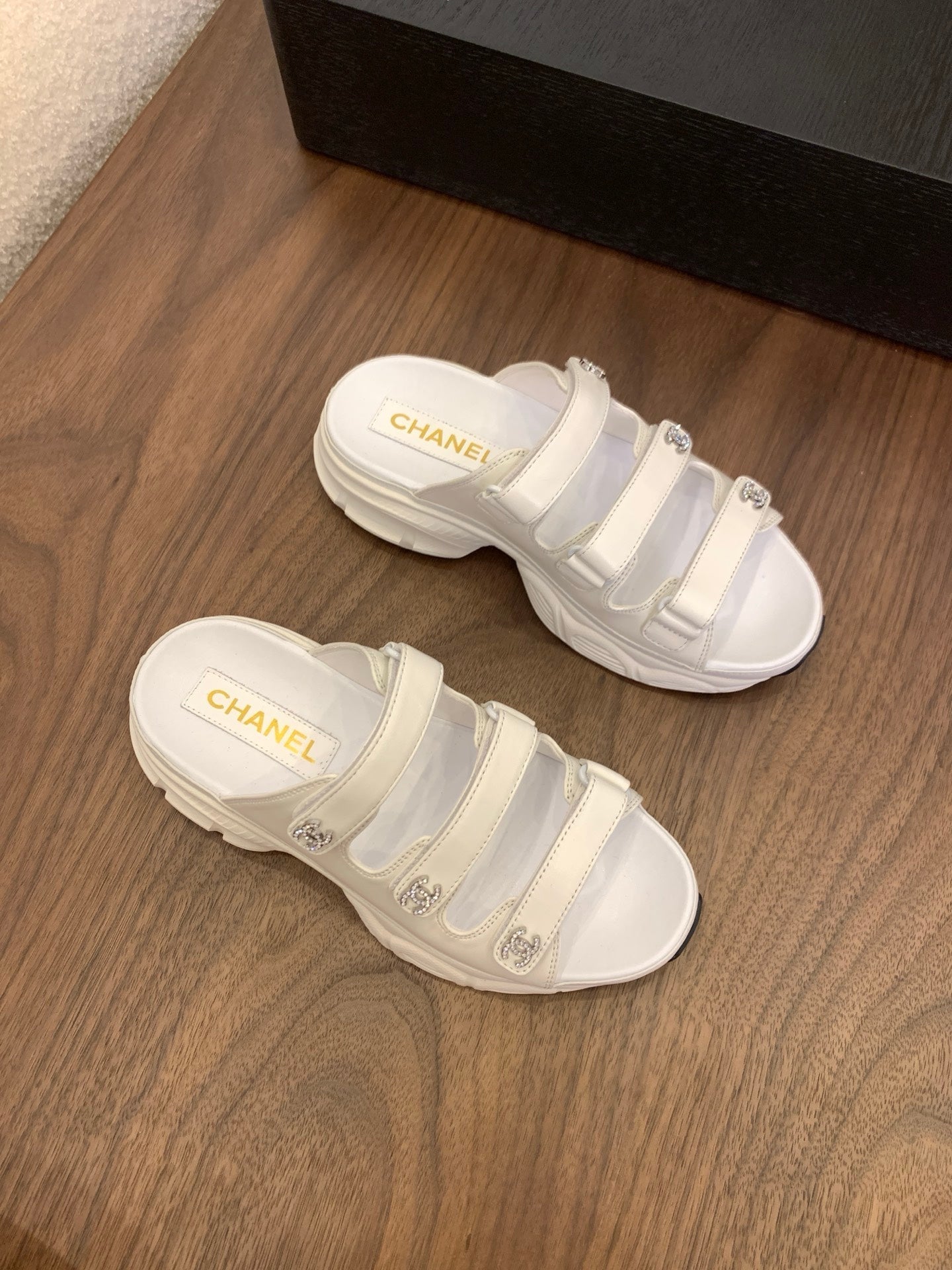 MULES 25S LOGO IN WHITE LAMBSKIN - 35